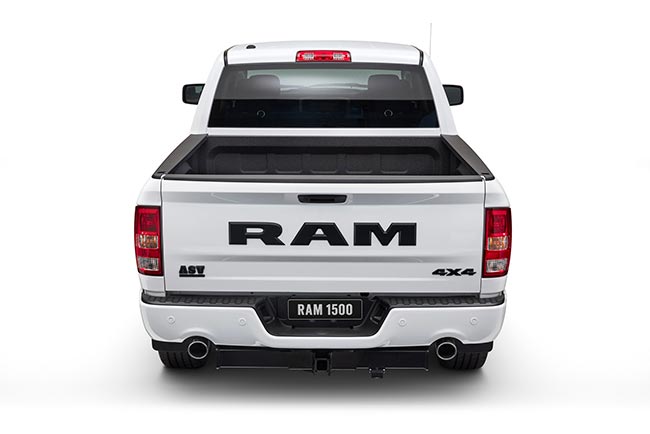 1500 Express 5'7" Tub rear