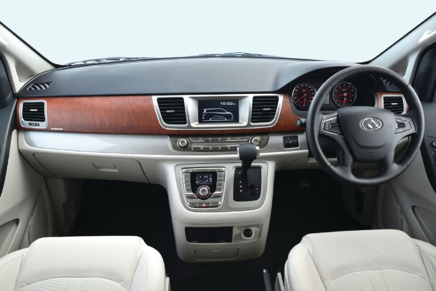 G10 Executive Interior1