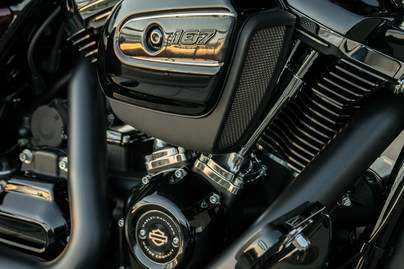 Blacked-out Milwaukee-Eight® V-Twin Engine