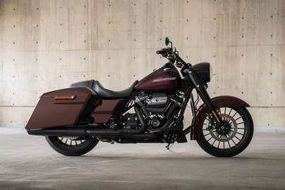 Blacked-Out Custom Styling