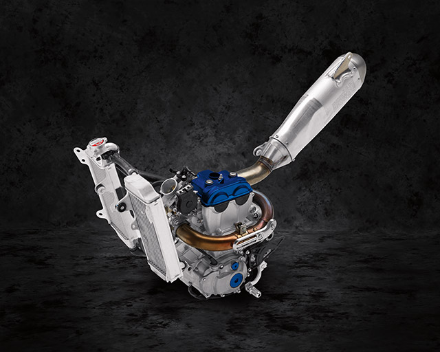 250cc liquid-cooled DOHC 4-valve engine