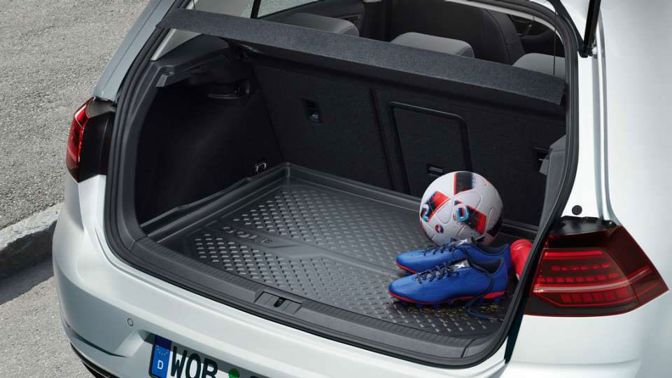 Luggage compartment tray