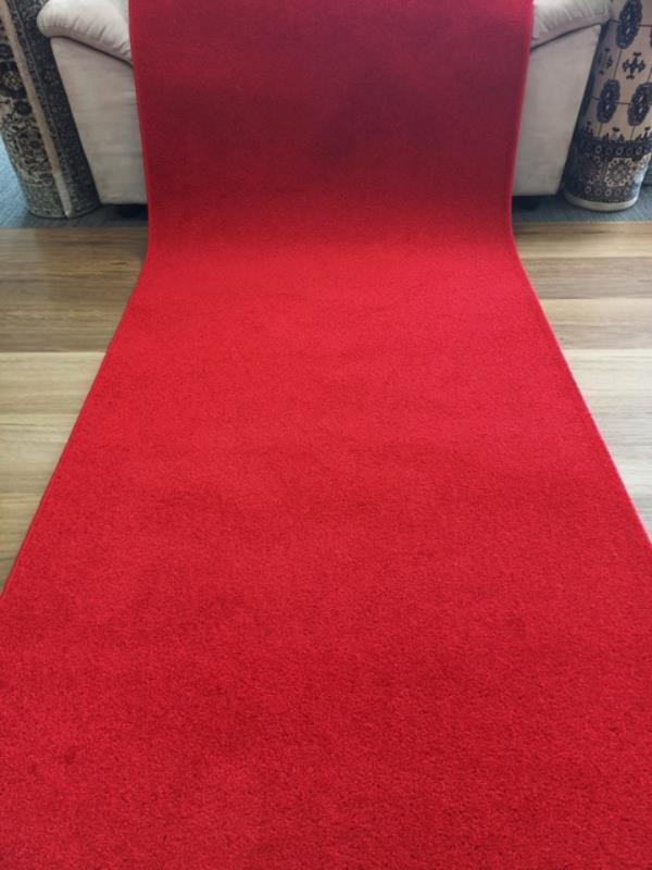 Red_carpet_runner_8m