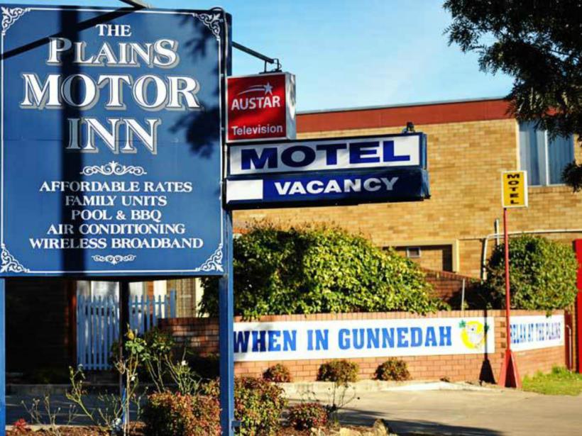 Plains Motor Inn