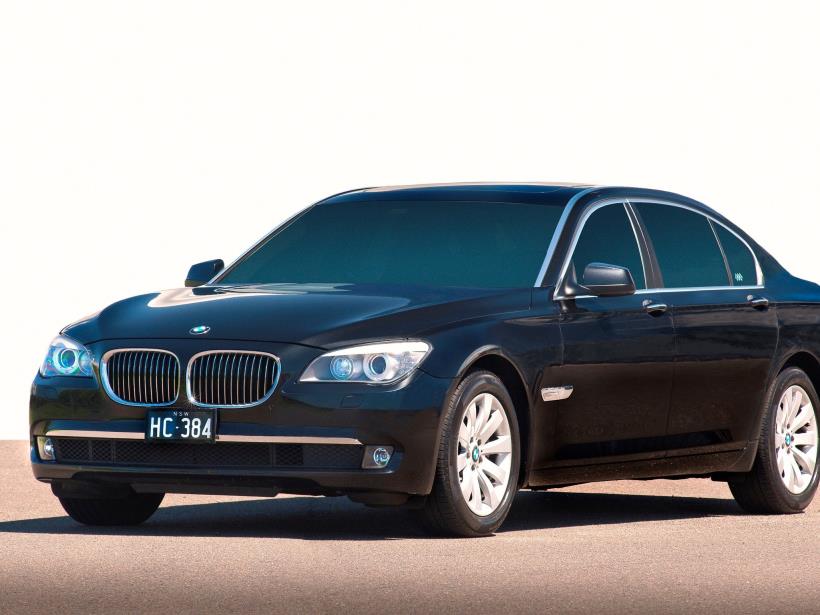 Hughes Chauffeured Cars Limousines Coaches - Brisbane