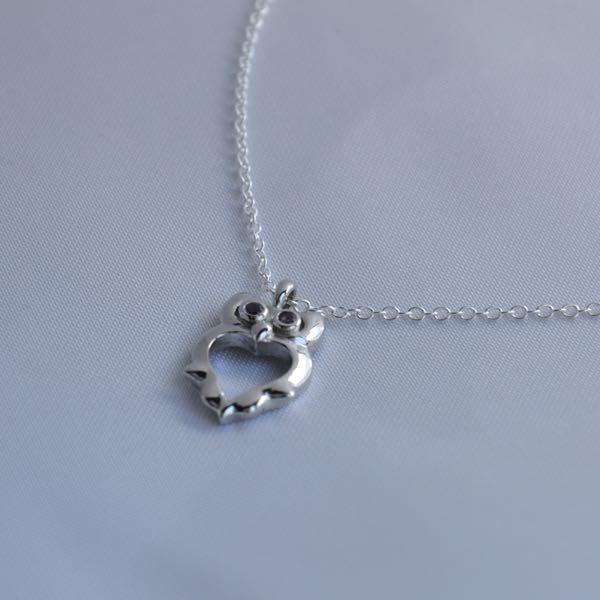 This elegant piece of jewellery is made with sterling silver and a Genuine Natural Image4Descriptions in the center.&nbsp;</p>\nVery solidly made out of sterling silver and the shine will last long due to the rhodium plating over it.</p>\nThis is a perfect valentine day gift. Order this before you miss out!</span></p>\nShipping to Melbourne, Sydney, Perth, Brisbane, Adelaide, Gold Coast, Hobart, Darwin.\nImage4Description :  Amethyst\nImage4Description Size : 1.80mm\nMaterial : Sterling Silver\n