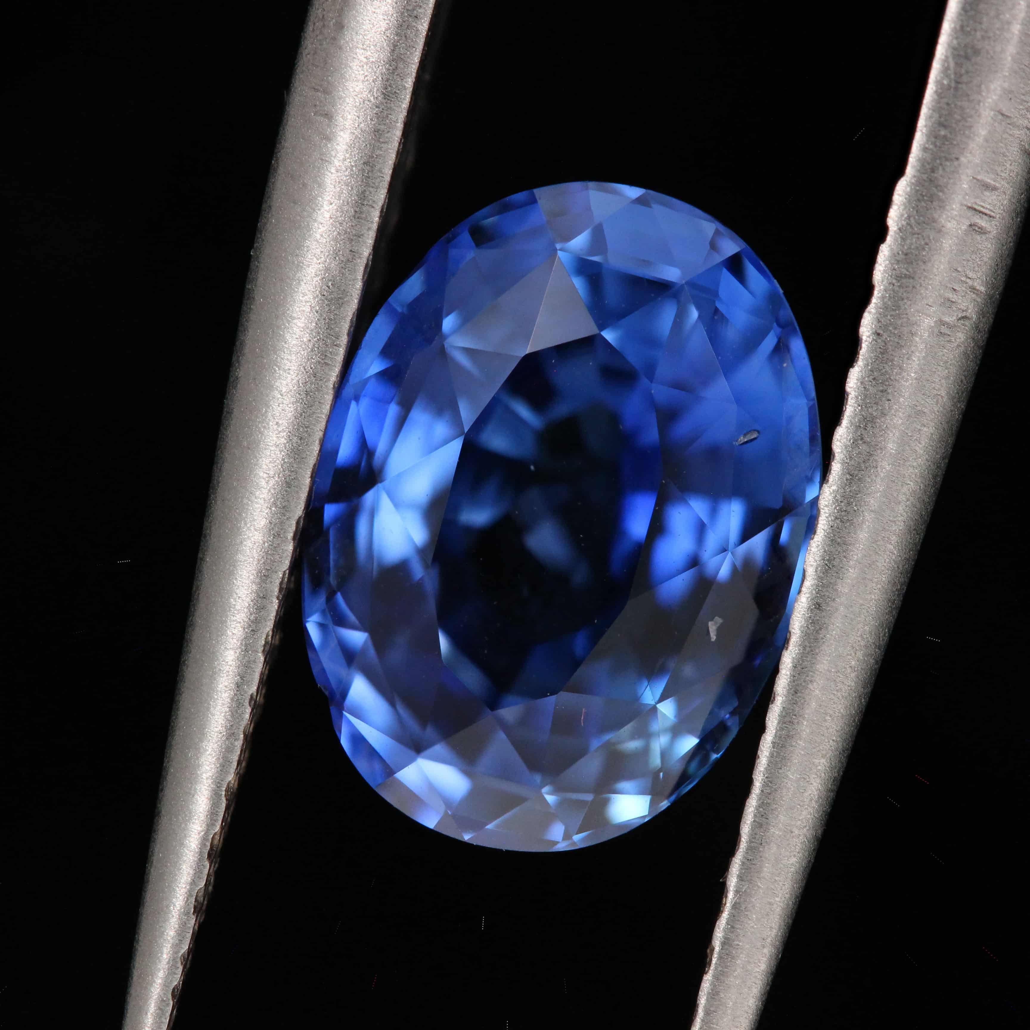 natural blue sapphire gemstone oval shape 3 carat cornflower blue