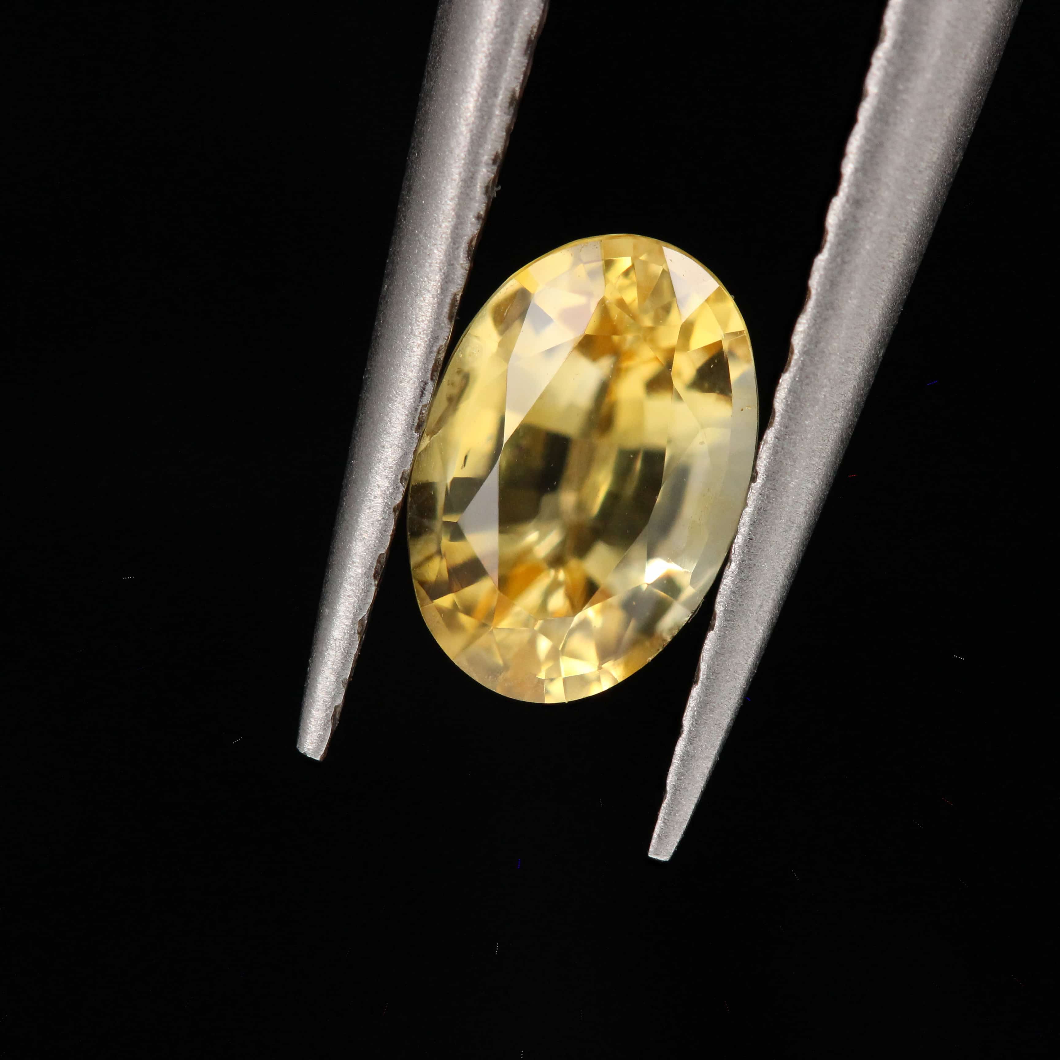 Oval yellow sapphire 0.90ct from Brilliyond