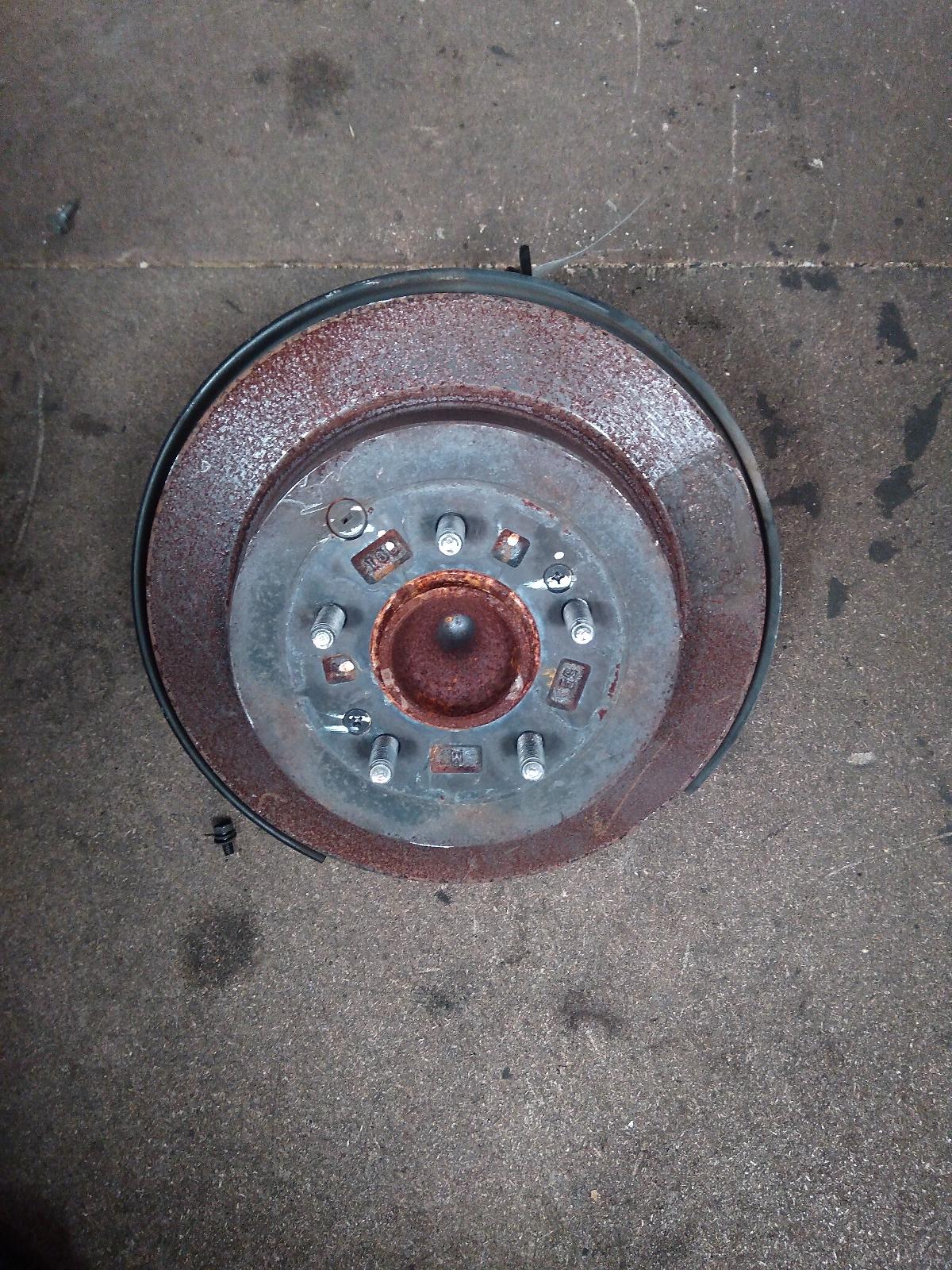 View Auto part Right Rear Hub Assembly Hyundai Tucson 2018