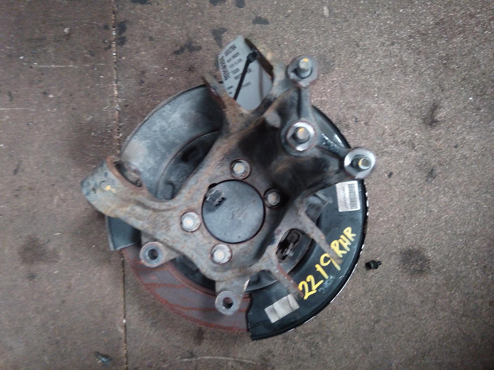 View Auto part Right Rear Hub Assembly Hyundai Tucson 2018
