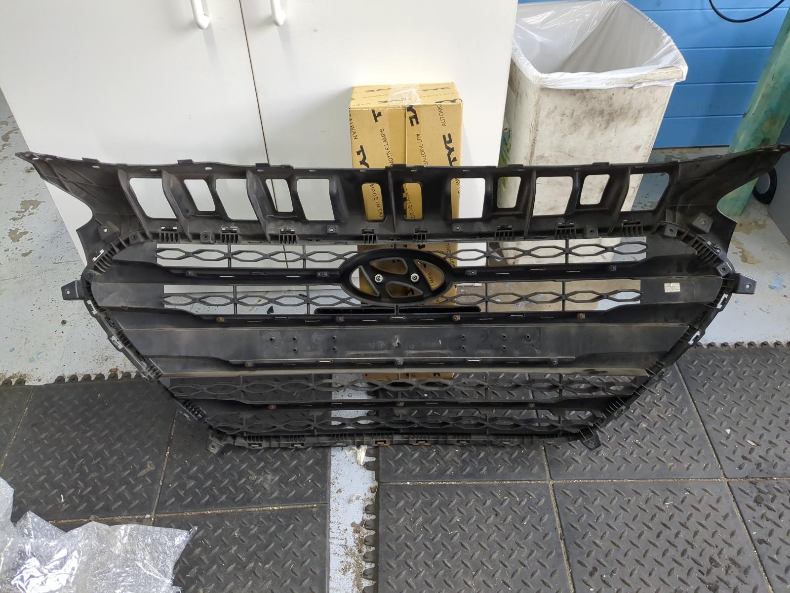 View Auto part Grille Hyundai I30 2016