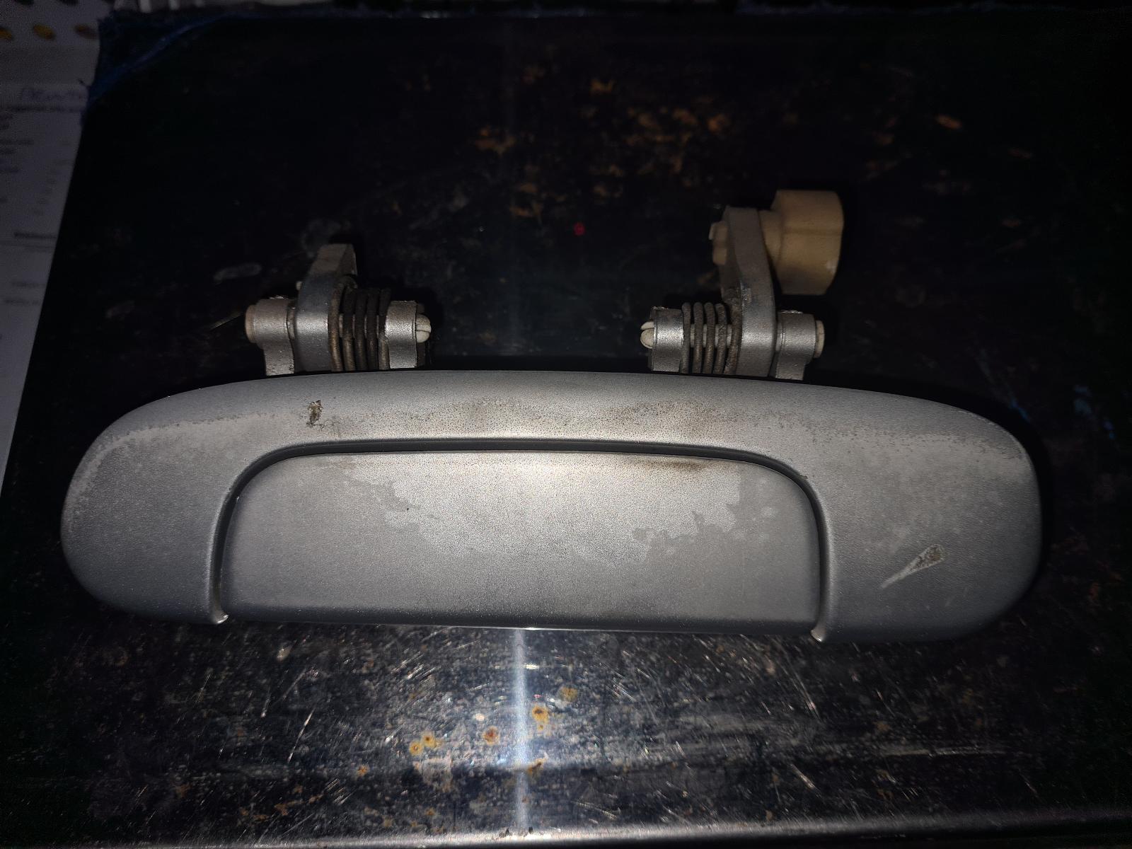 View Auto part Door Handle Mazda 323 2003