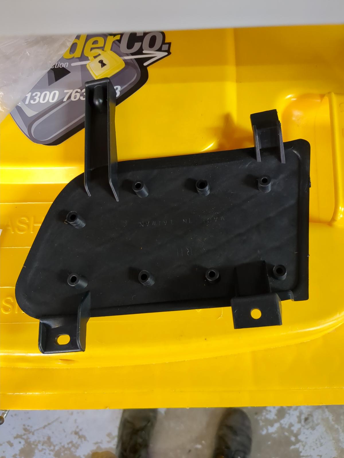 View Auto part Grille Mazda 323 1998