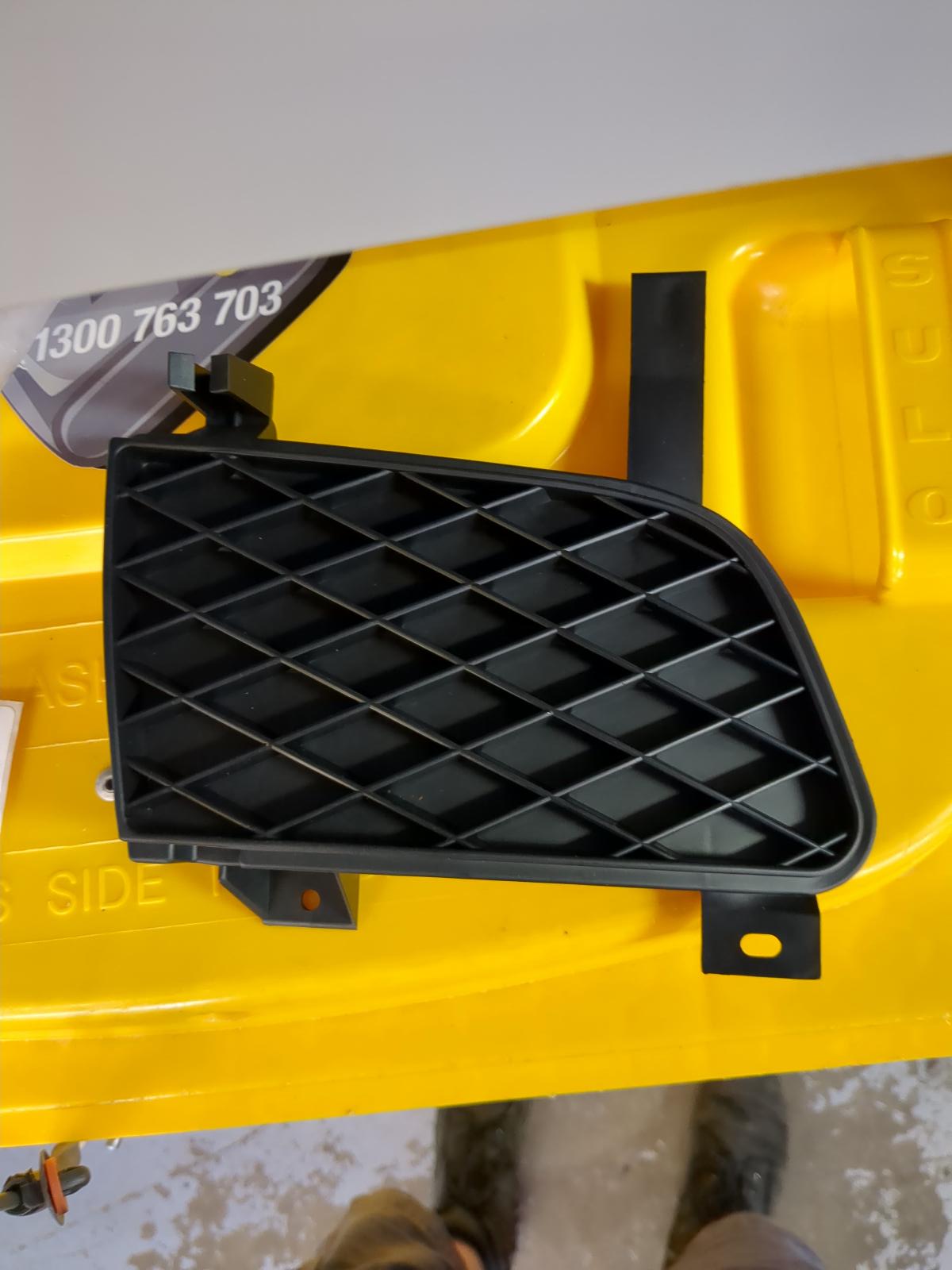 View Auto part Grille Mazda 323 1998