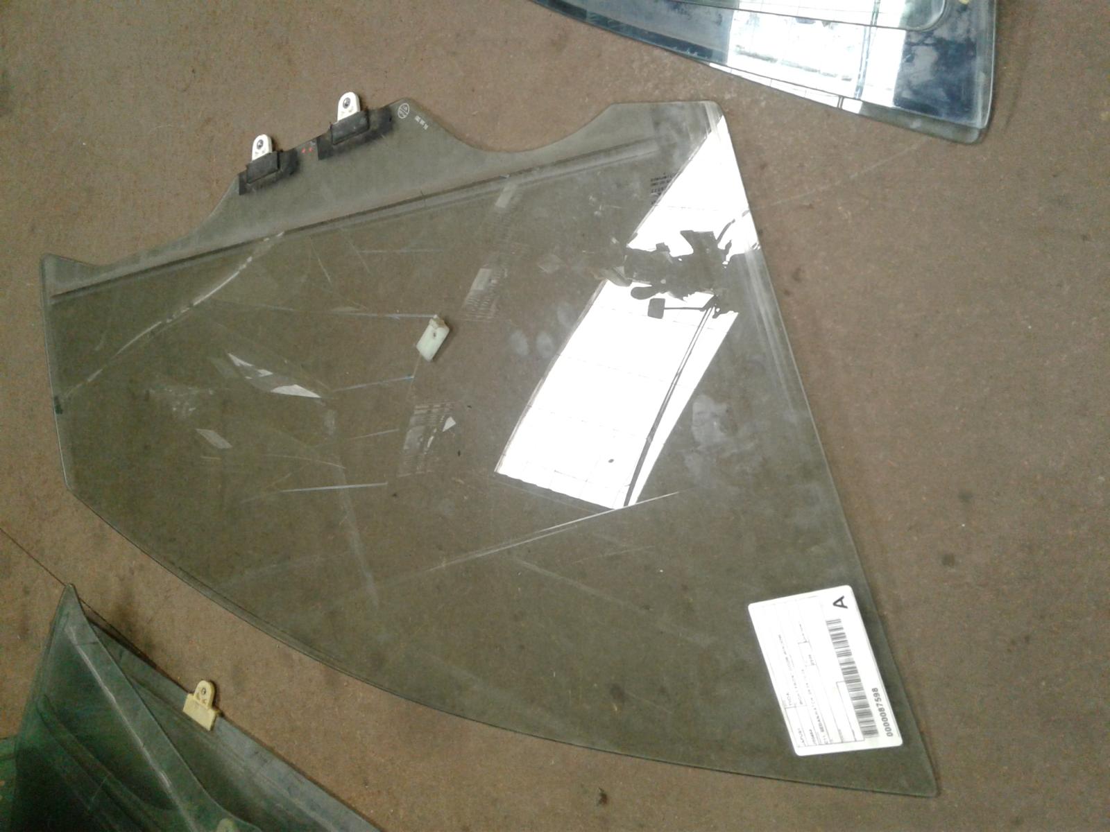 2006 Nissan Tiida Right Front Door Window View Auto part Right Front Door Window Nissan Tiida 2006