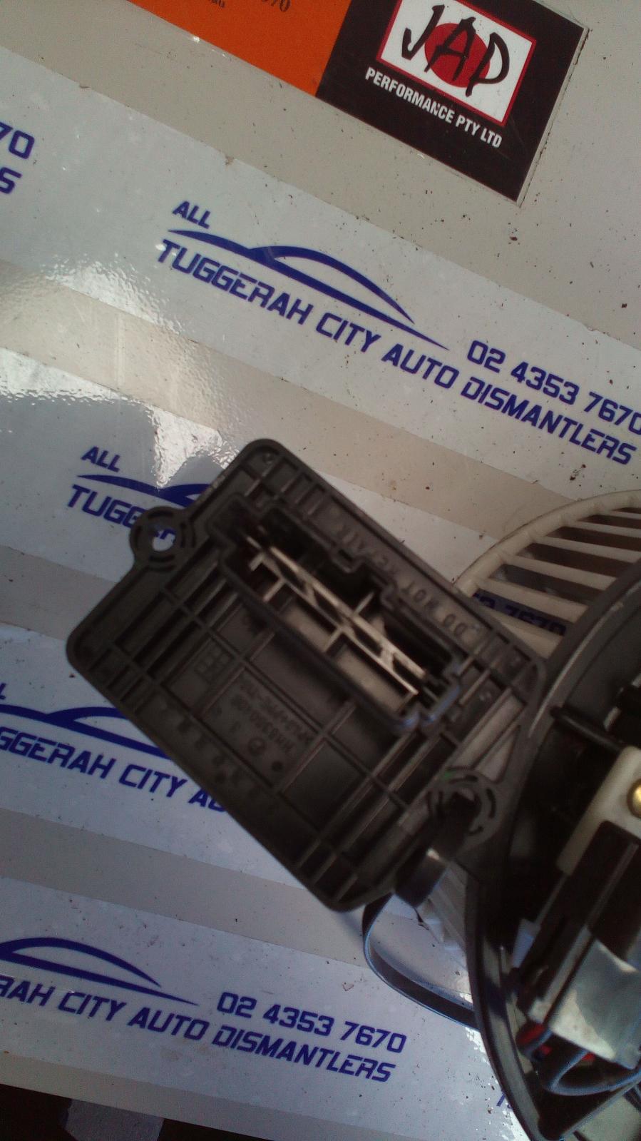 View Auto part Heater Fan Motor Mazda Tribute 2005