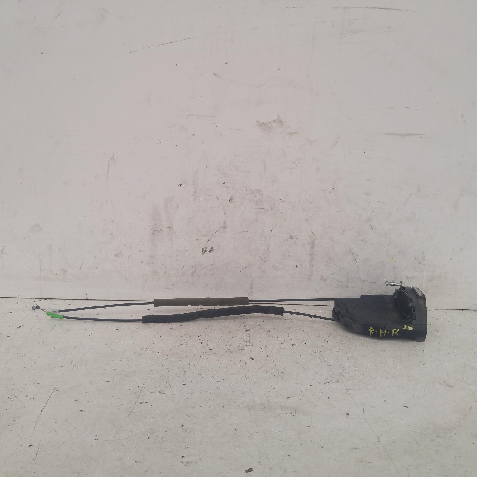 View Auto part Door/Boot/Gate Lock Toyota Kluger 2007
