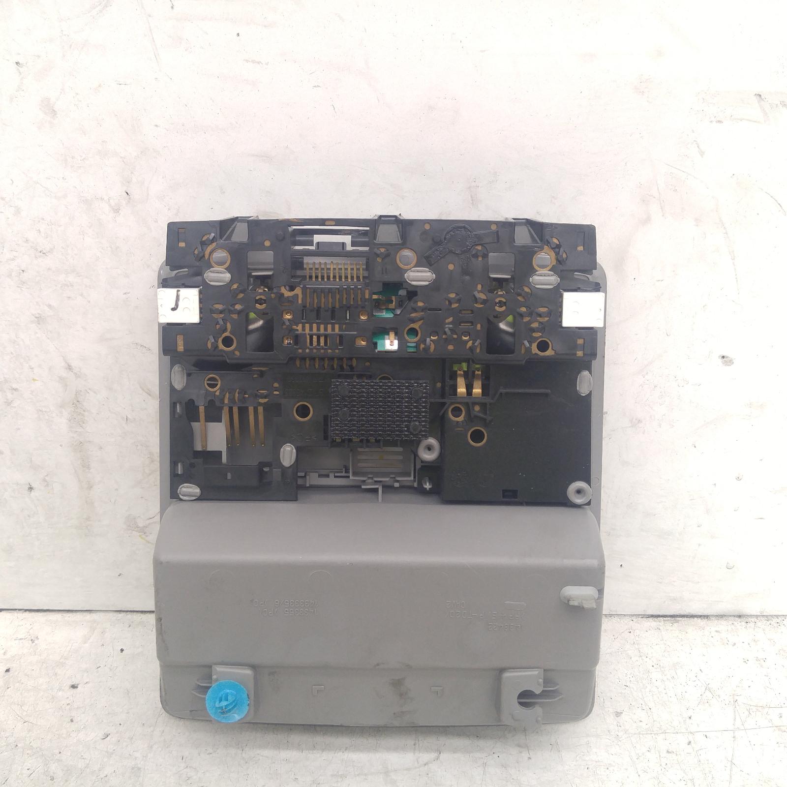 View Auto part Courtesy Light Toyota Kluger 2007