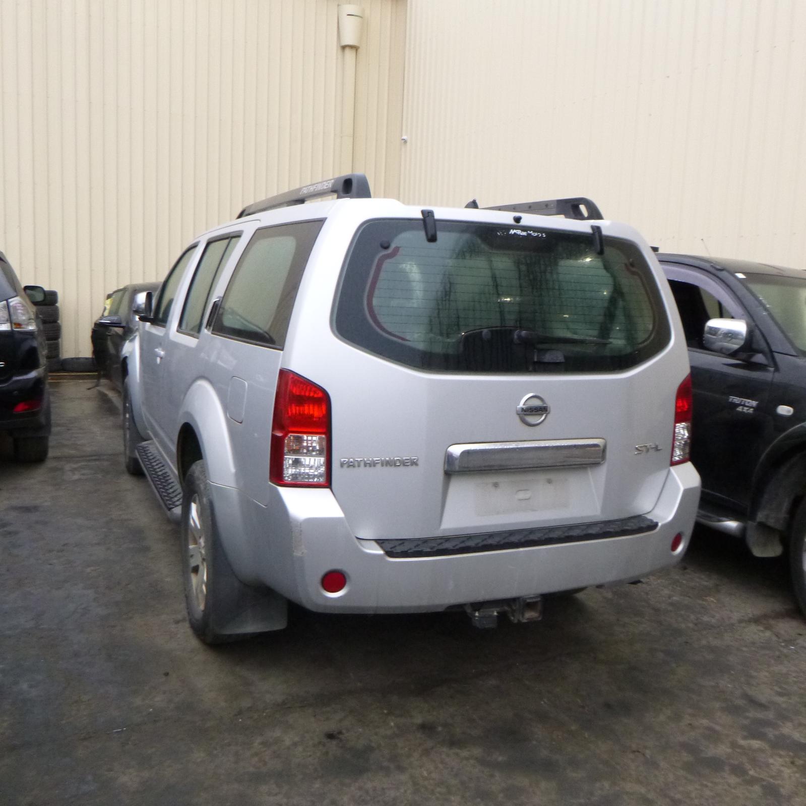 View Auto part Grille Nissan Pathfinder 2006