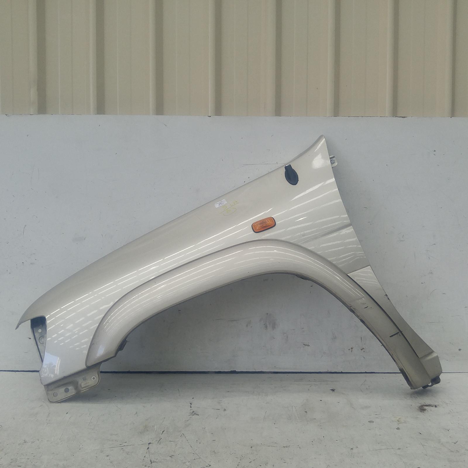 2000 Nissan Pathfinder Left Guard View Auto part Left Guard Nissan Pathfinder 2000