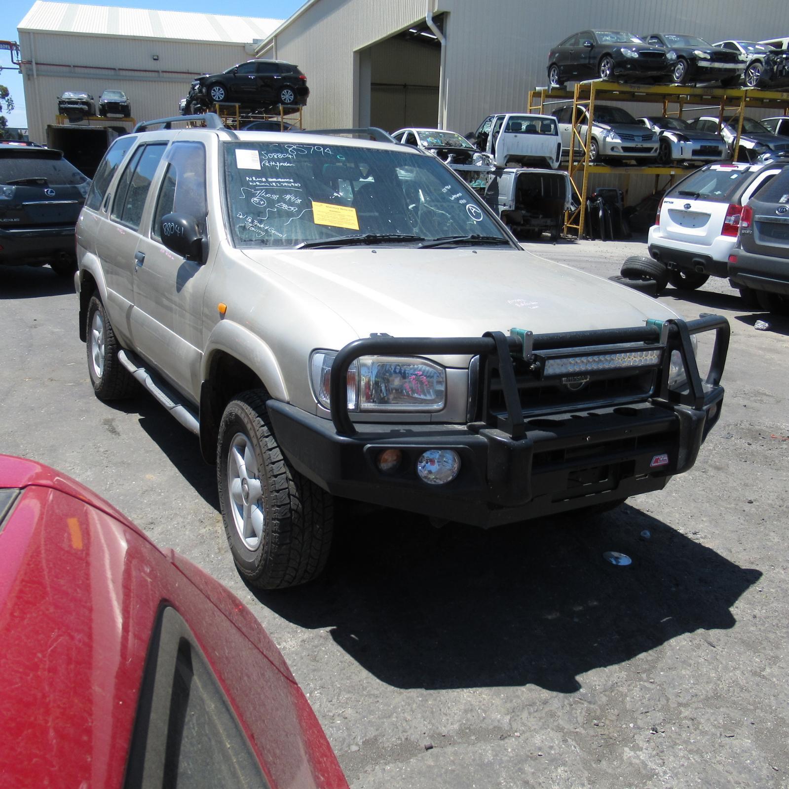 View Auto part Grille Nissan Pathfinder 2000