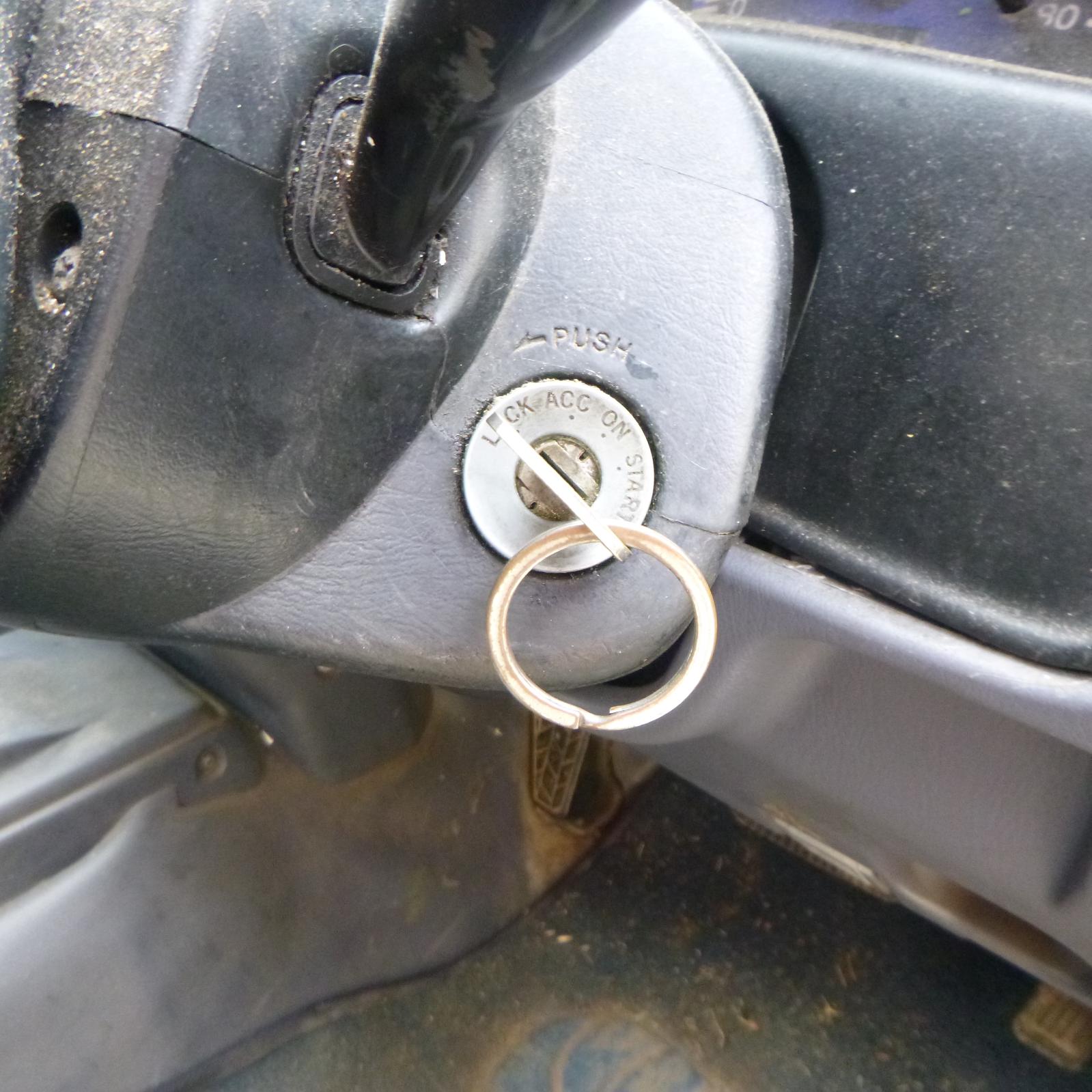 View Auto part Sunvisor Toyota Hilux 2002