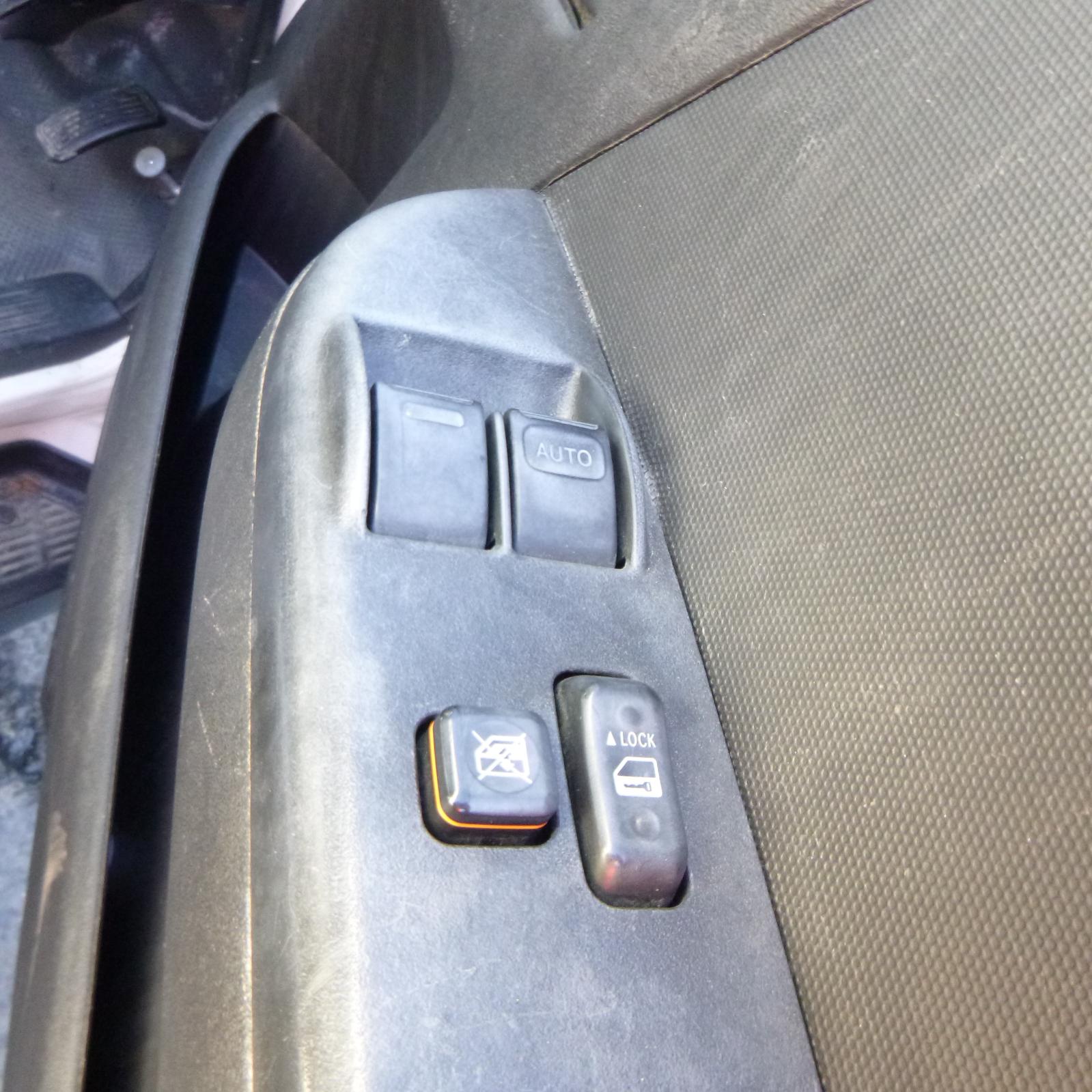 View Auto part Console Toyota Hiace 2011