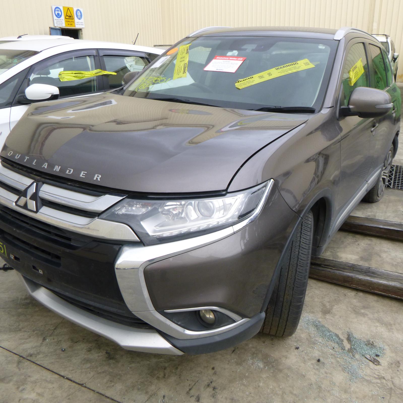 View Auto part Left Rear Wnd Reg/Motor Mitsubishi Outlander 2017