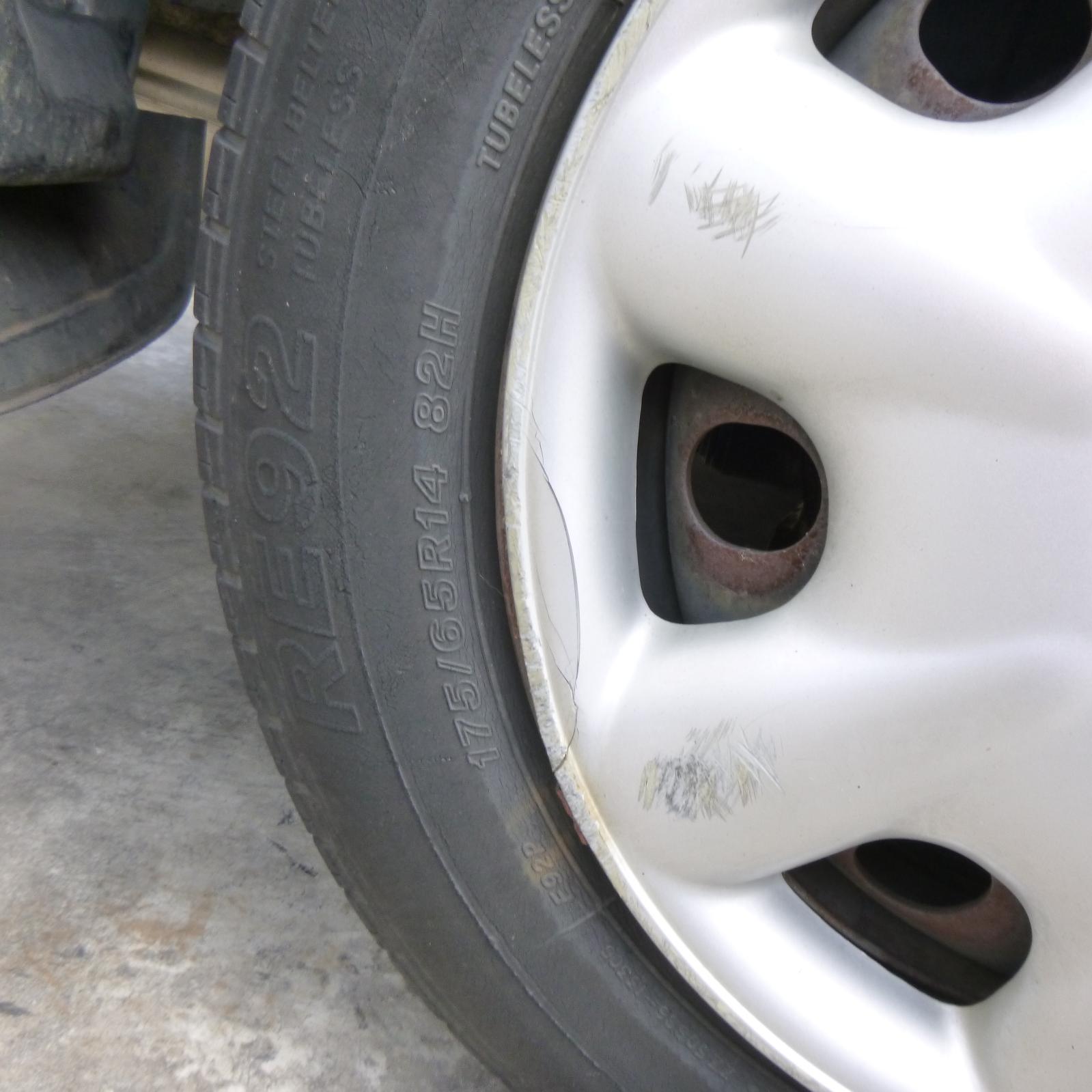 View Auto part Left Rear Wnd Reg/Motor Toyota Corolla 2000