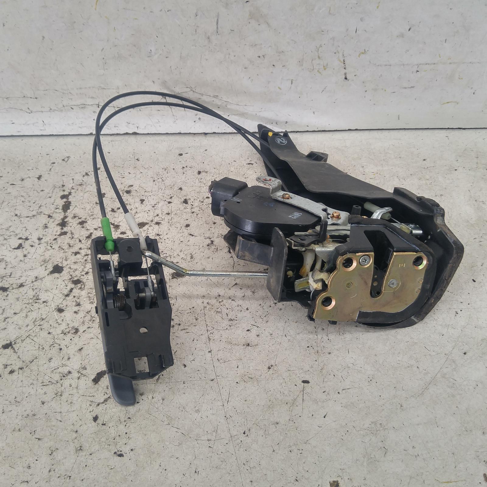 View Auto part Door/Boot/Gate Lock Toyota Rav4 2001