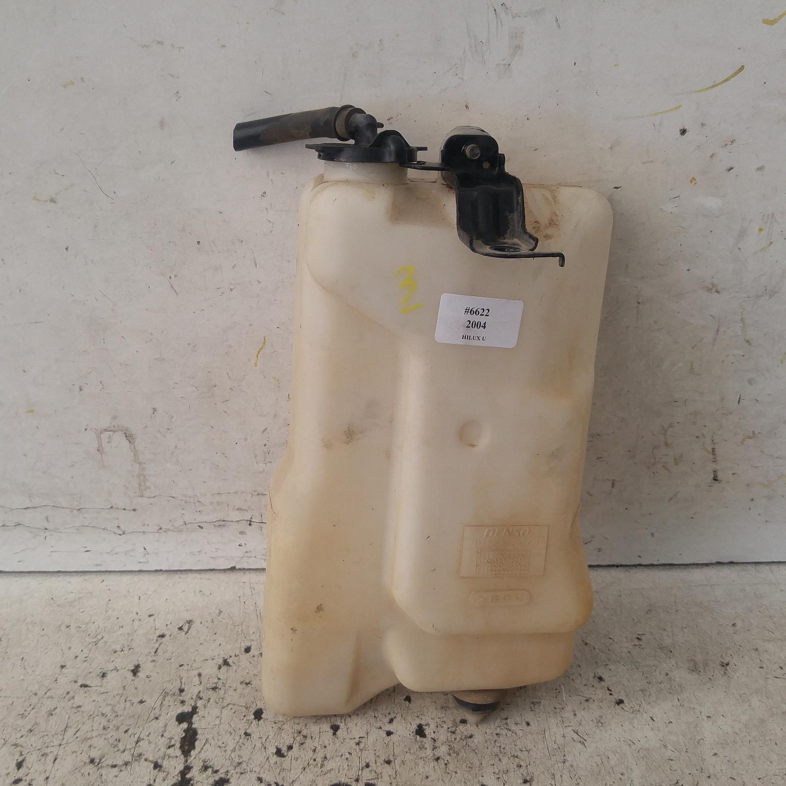 2004 Toyota Hilux Overflow Bottle View Auto part Overflow Bottle Toyota Hilux 2004