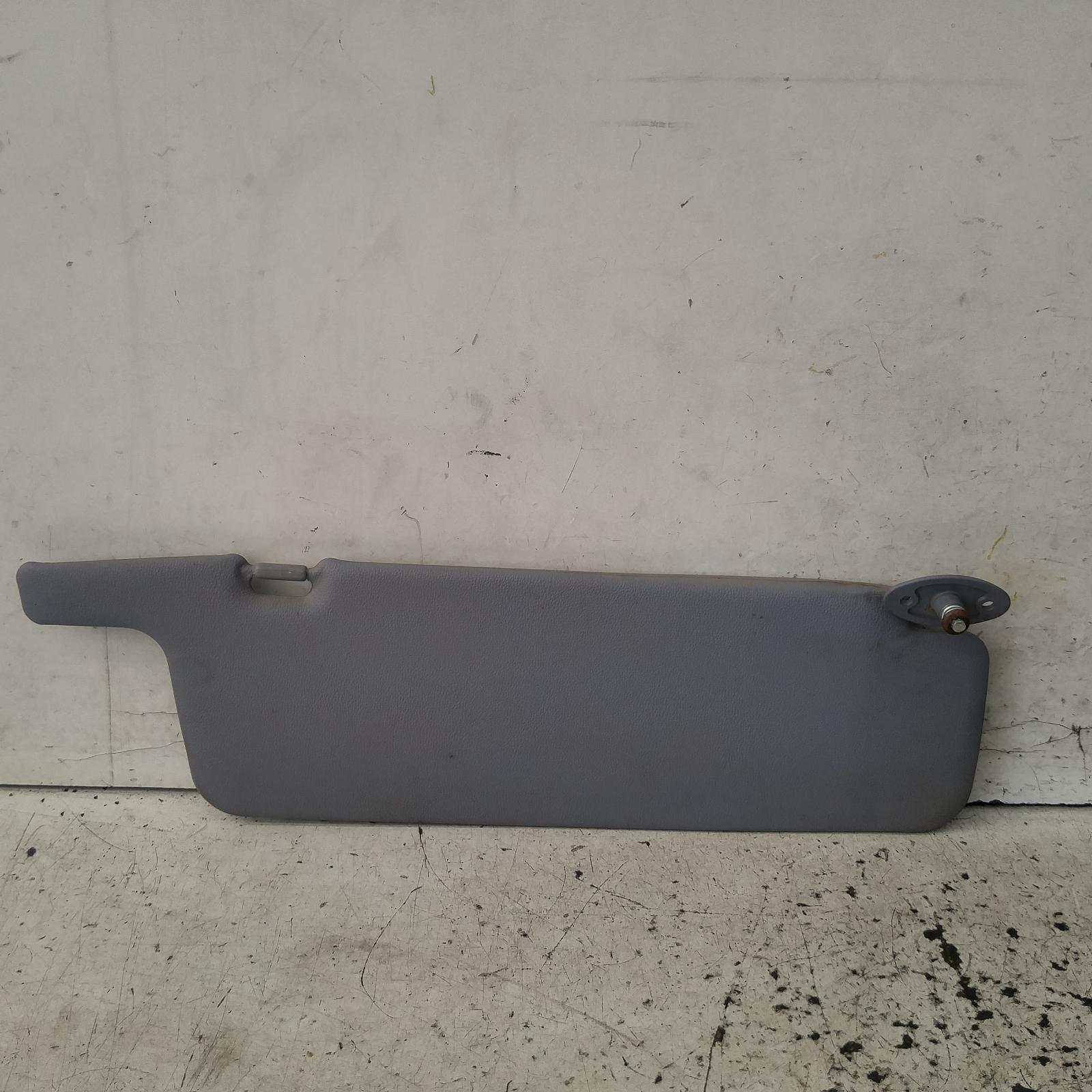 2004 Toyota Hilux Sunvisor View Auto part Sunvisor Toyota Hilux 2004