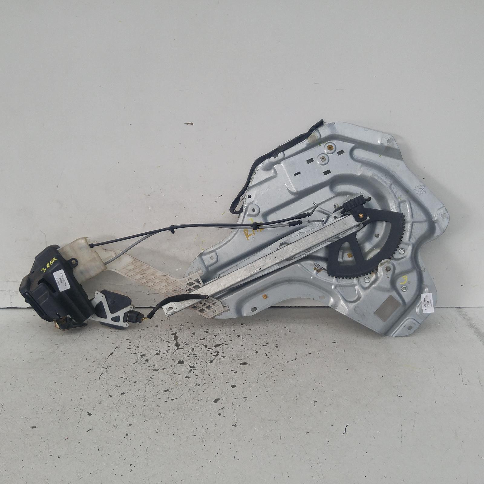 2005 Hyundai Elantra Right Rear Wnd Reg/Motor View Auto part Right Rear Wnd Reg/Motor Hyundai Elantra 2005