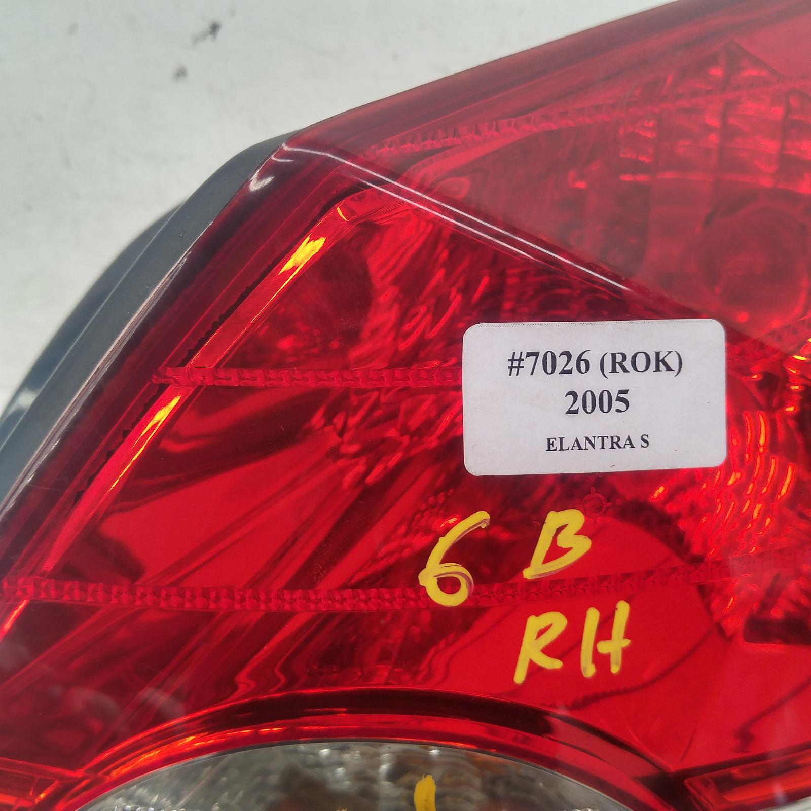 View Auto part Right Taillight Hyundai Elantra 2005