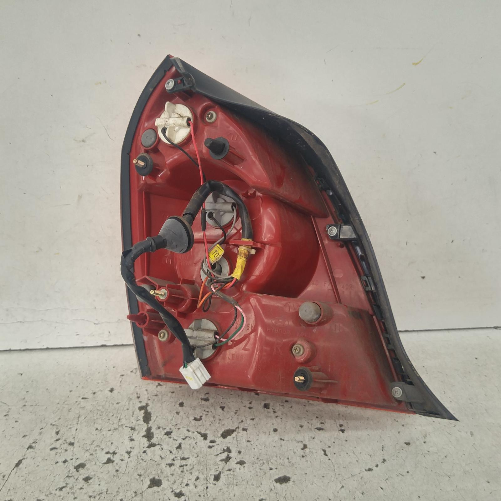 View Auto part Right Taillight Hyundai Elantra 2005