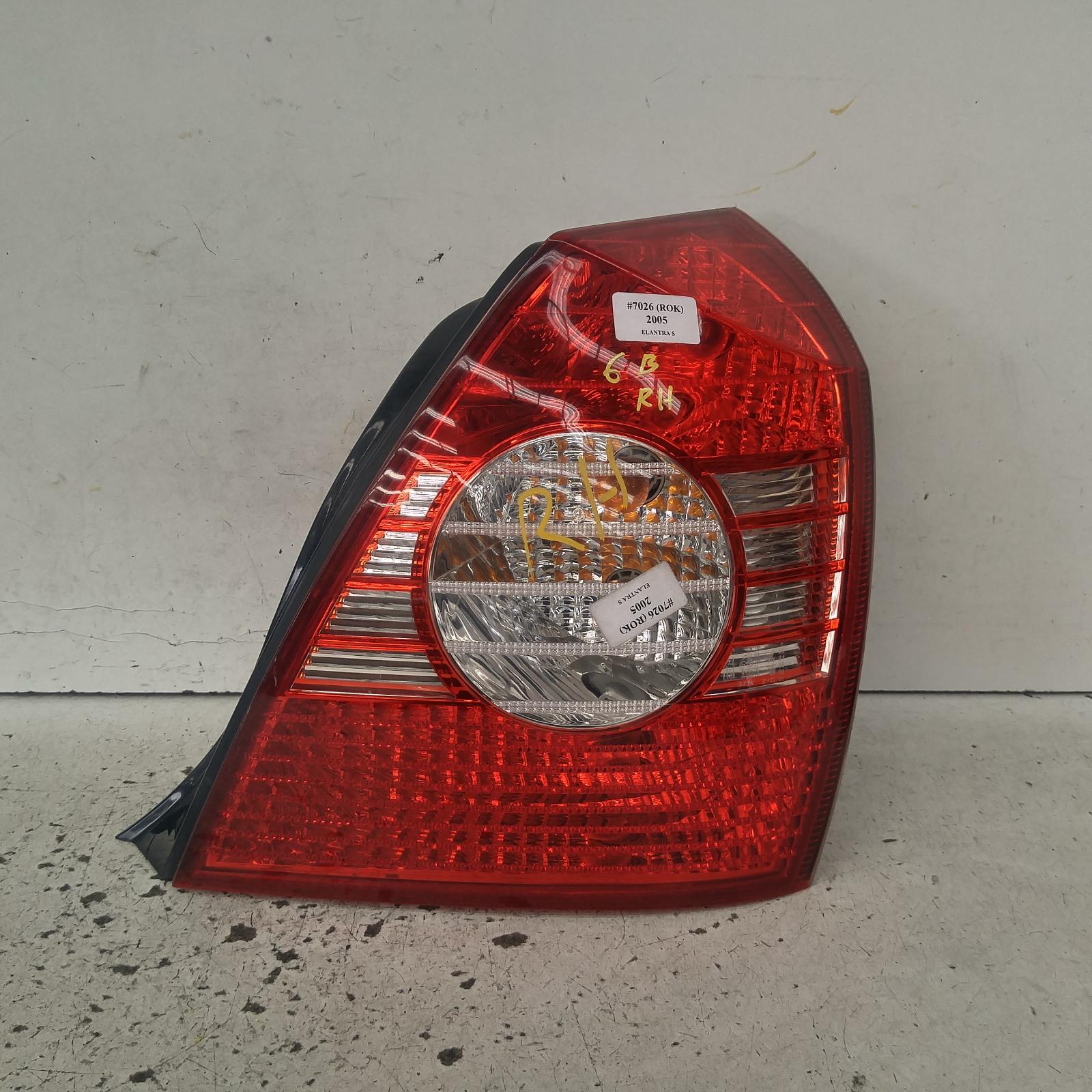 View Auto part Right Taillight Hyundai Elantra 2005