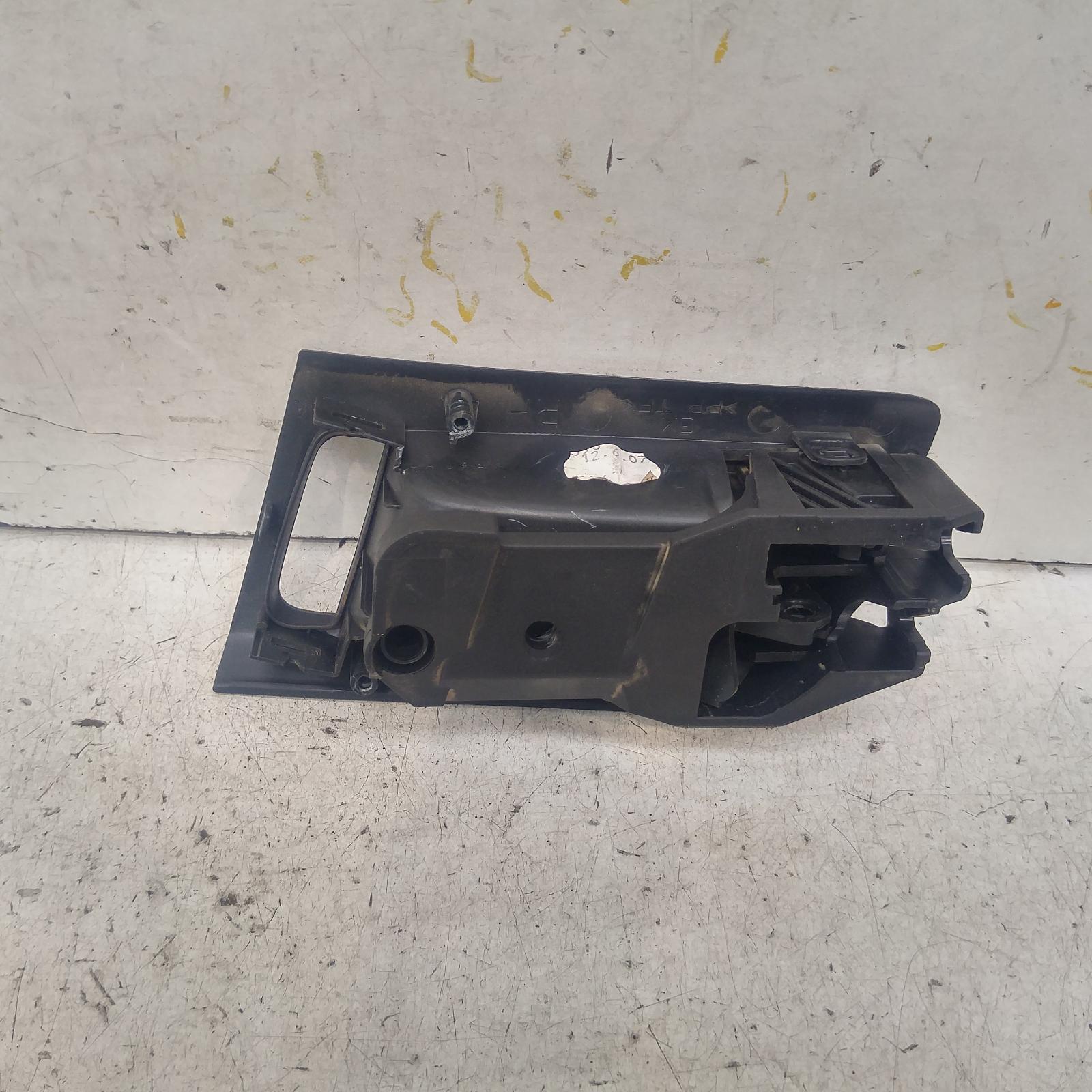 View Auto part Door Handle Holden Commodore 2007