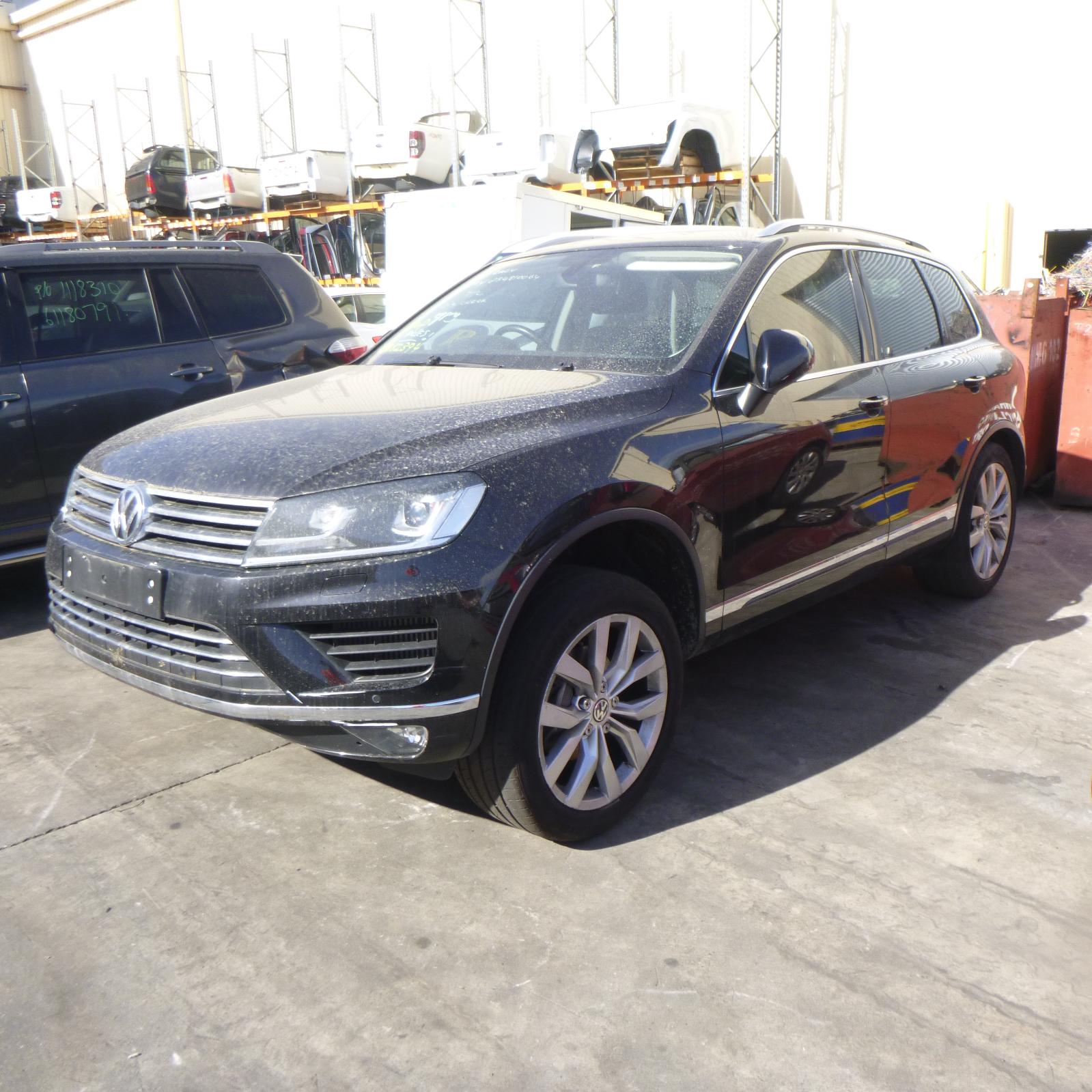 View Auto part Roof Rack/Bars Volkswagen Touareg 2016