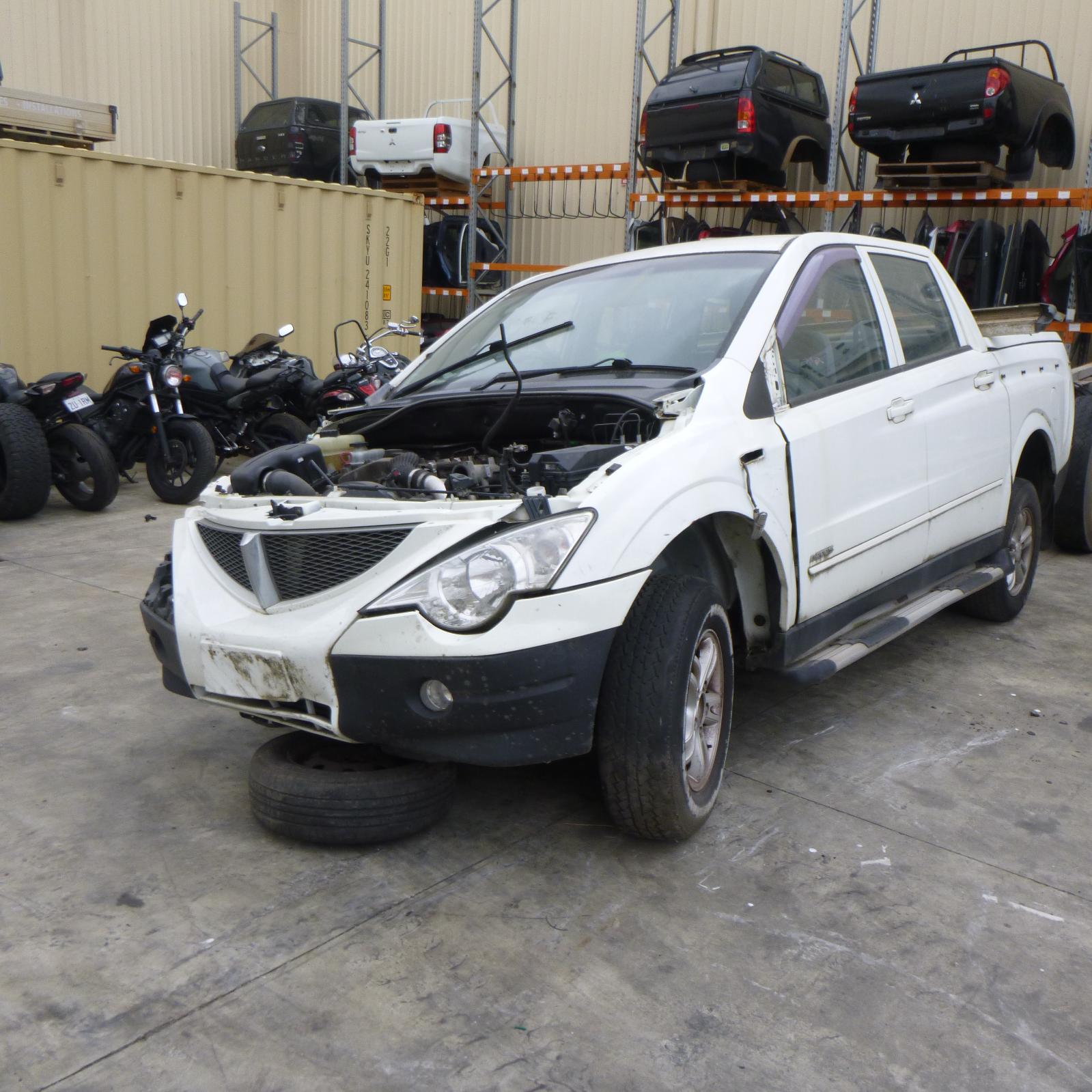 thumbnail interactive-video image 1 of SsangYong Kyron & Actyon Sports Windshield Wiper Linkage – Front, New, 7821109002 1 of 5