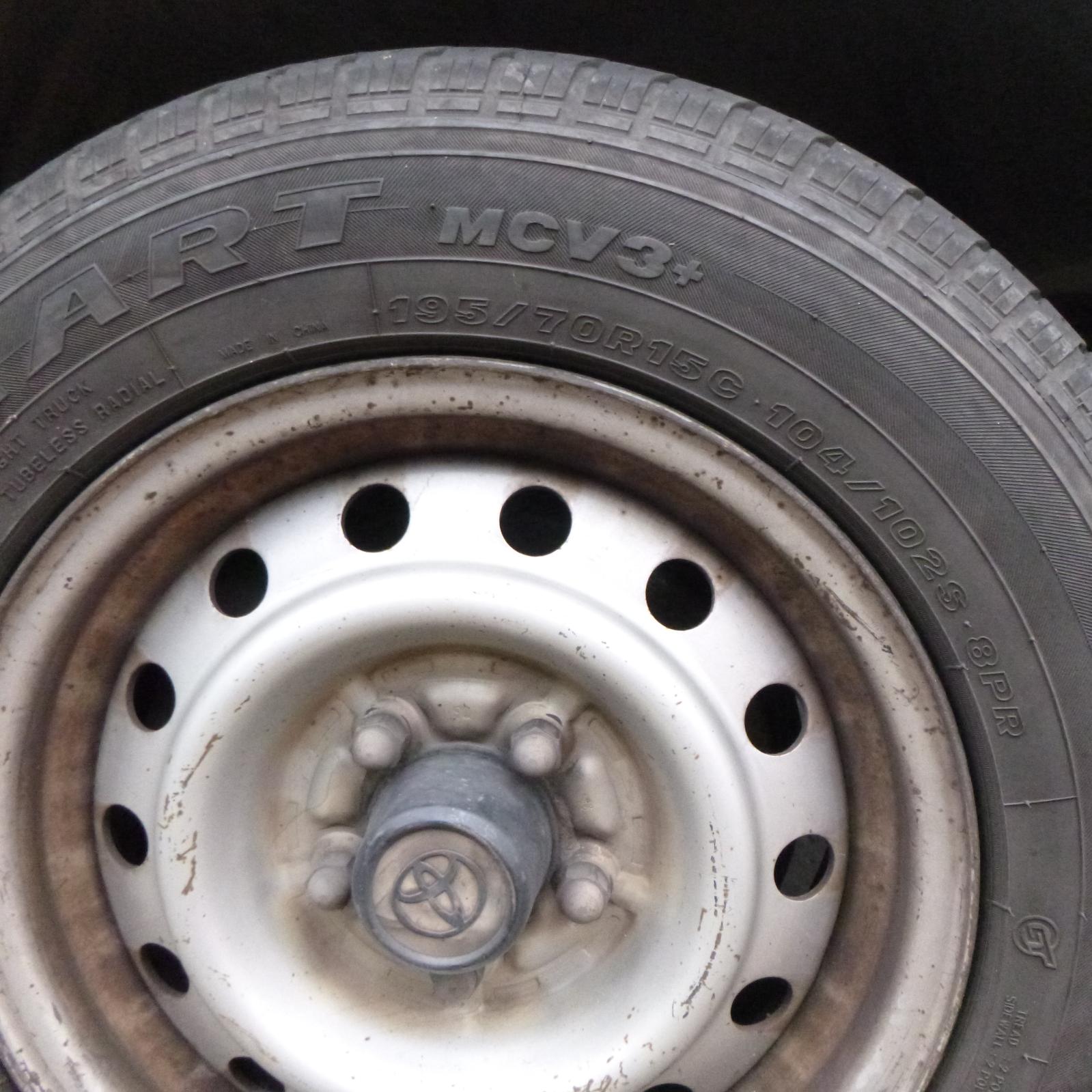 View Auto part Right Front Door Window Toyota Hiace 2002