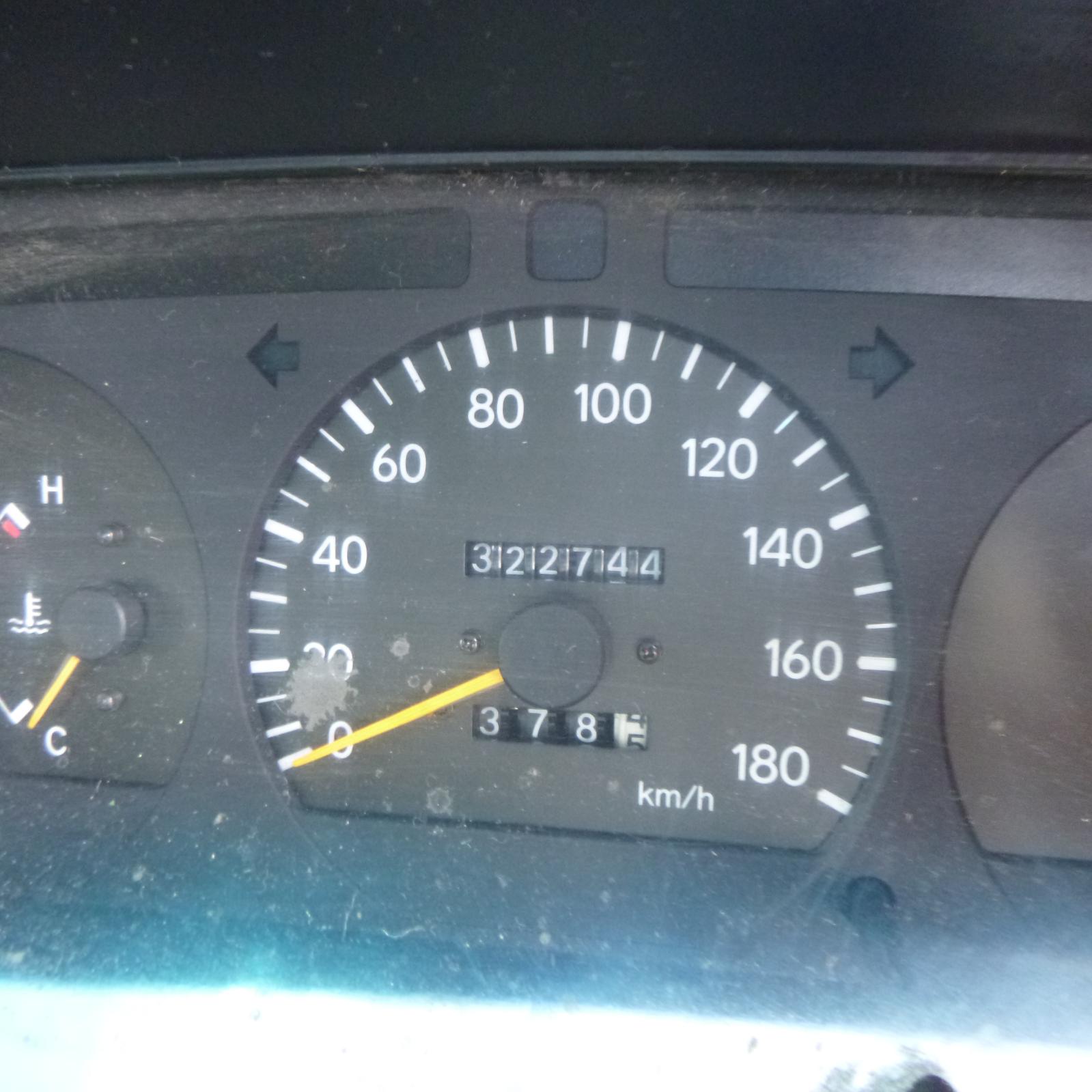 View Auto part Right Front Door Window Toyota Hiace 2002