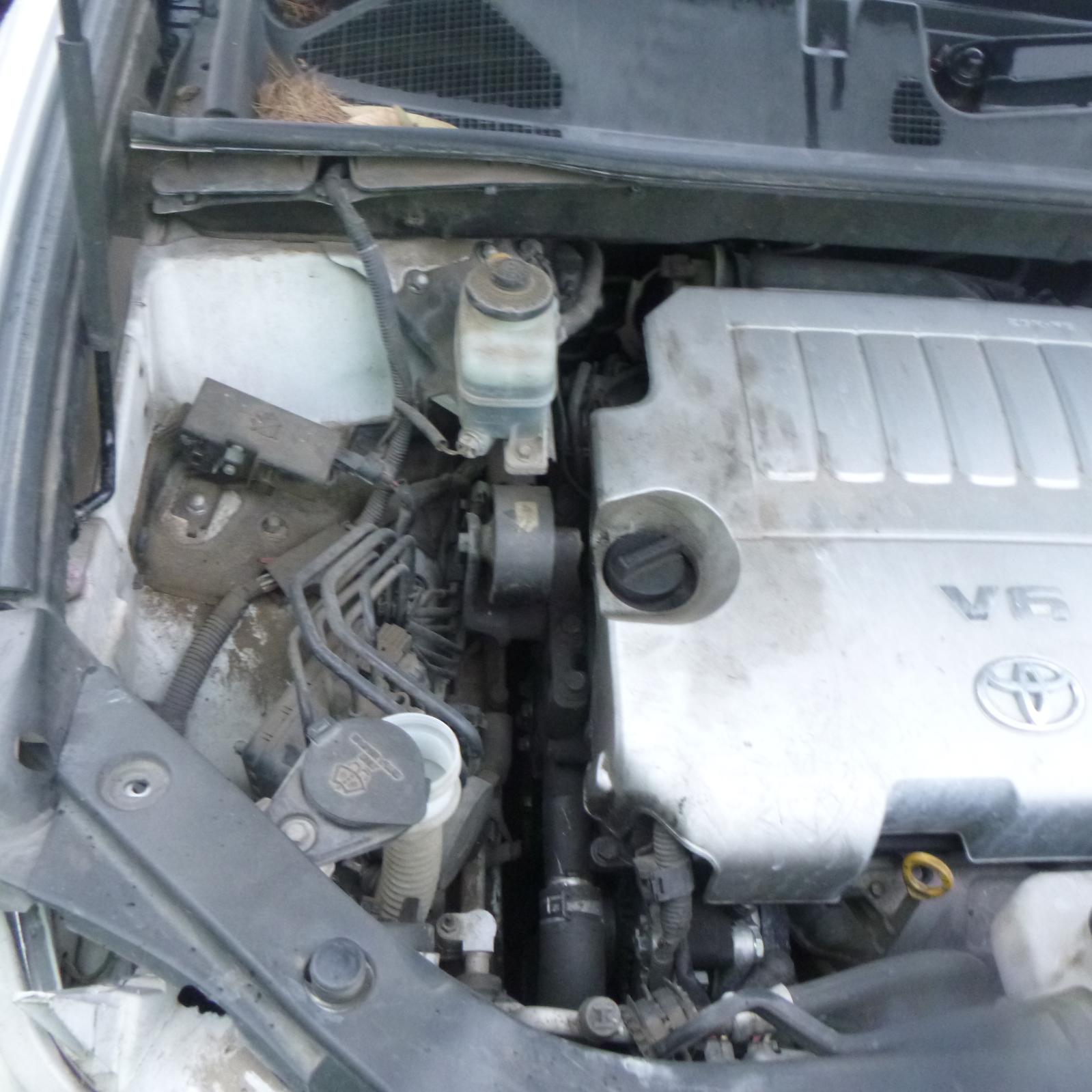 View Auto part Left Front Door Window Toyota Kluger 2008