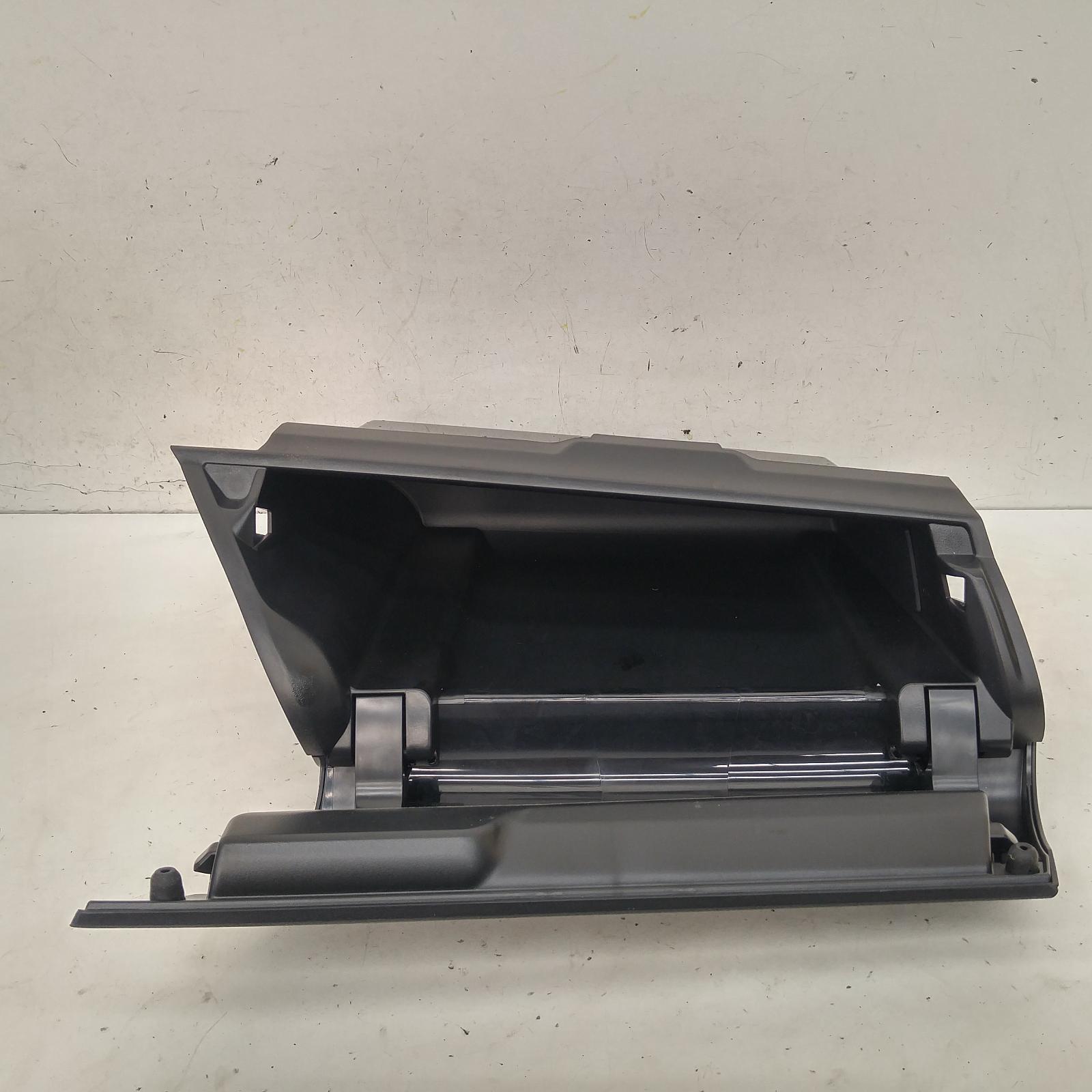 View Auto part Glove Box Toyota Hilux 2015
