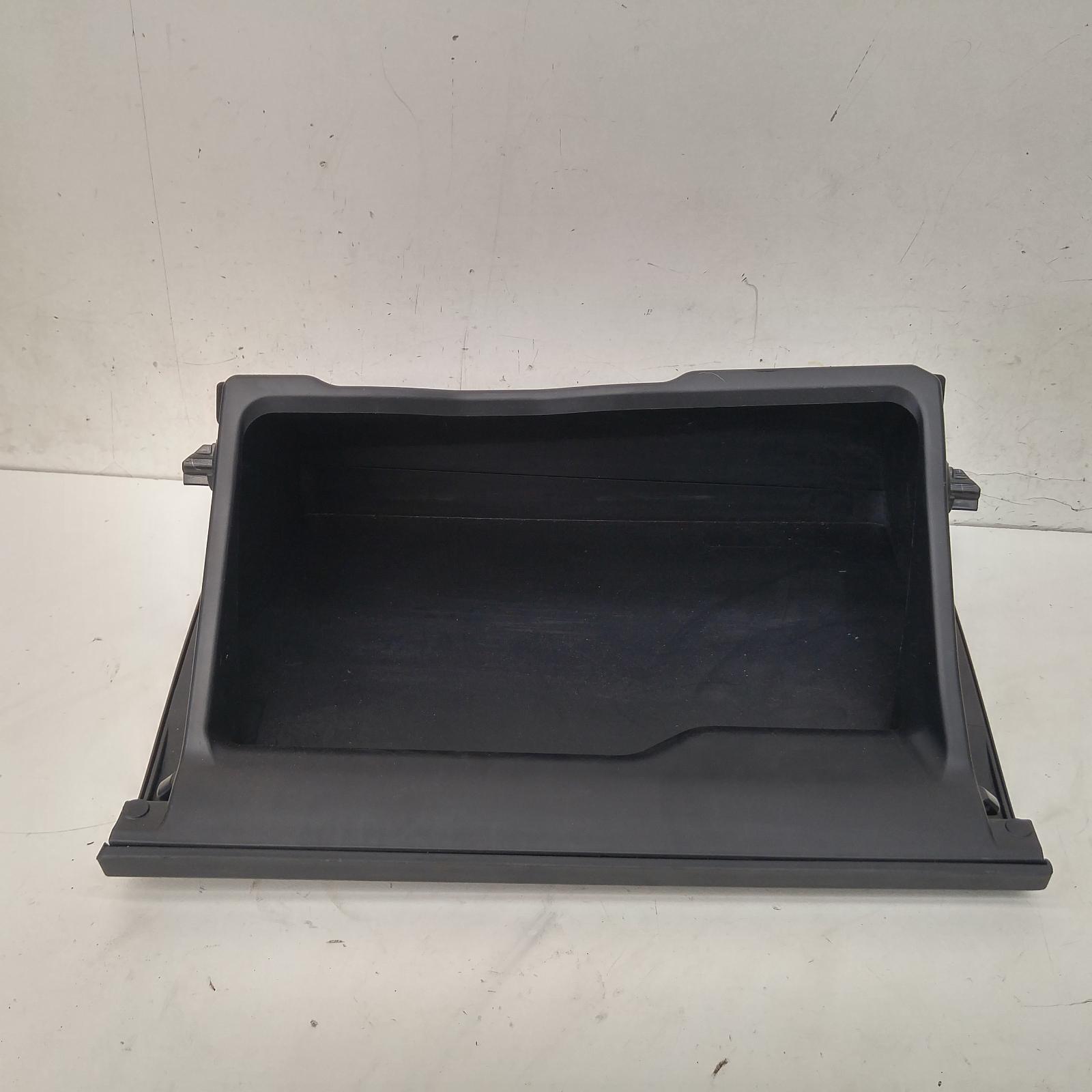 View Auto part Glove Box Toyota Hilux 2015