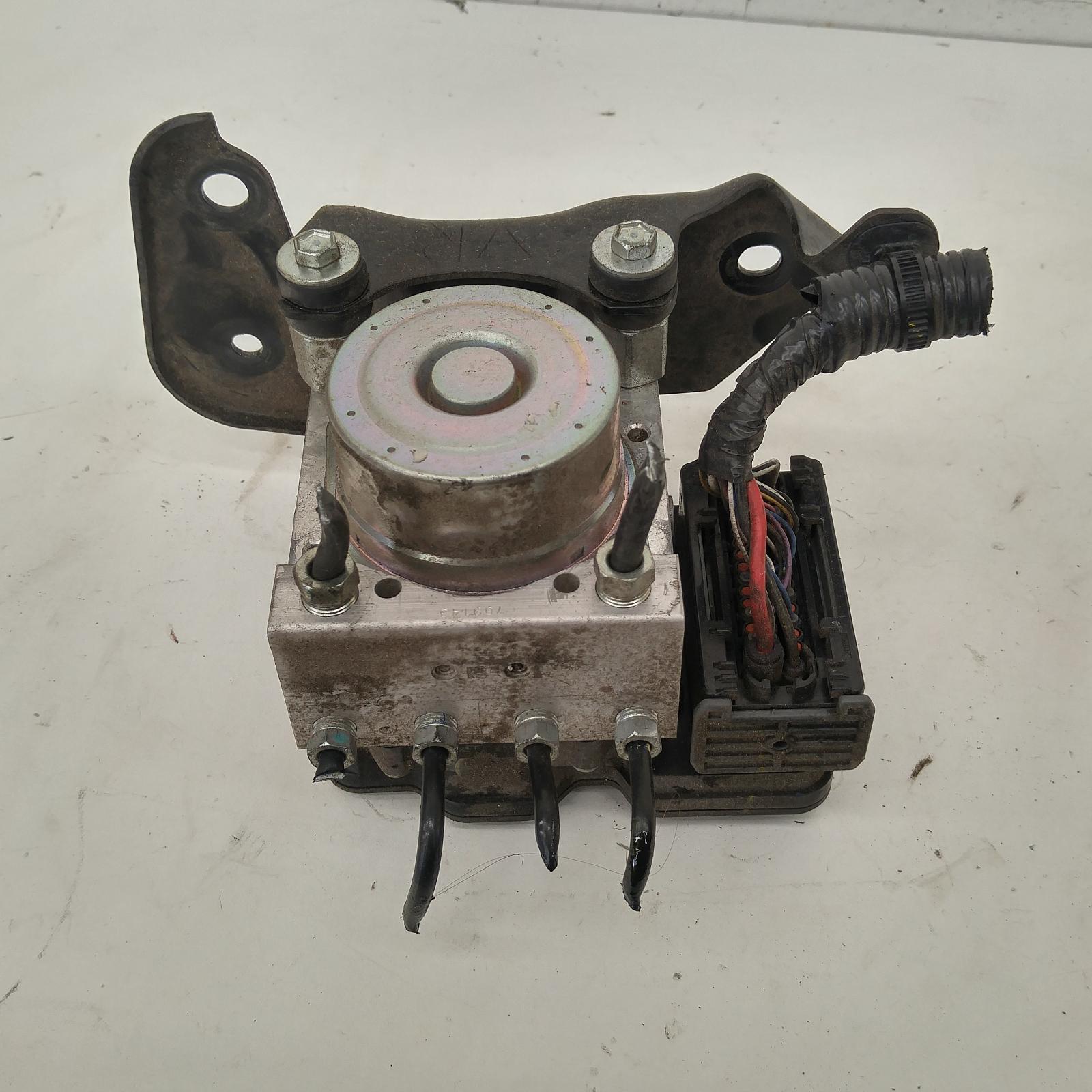 View Auto part Abs Pump/Modulator Toyota Hilux 2015