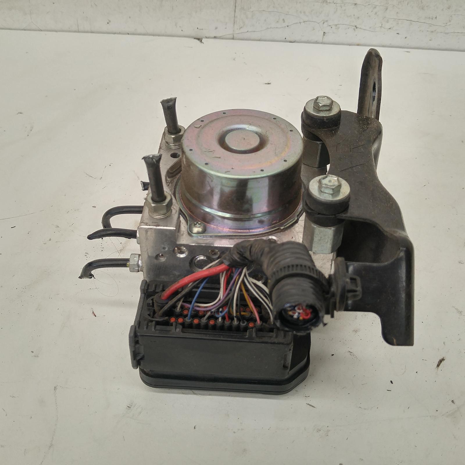 View Auto part Abs Pump/Modulator Toyota Hilux 2015