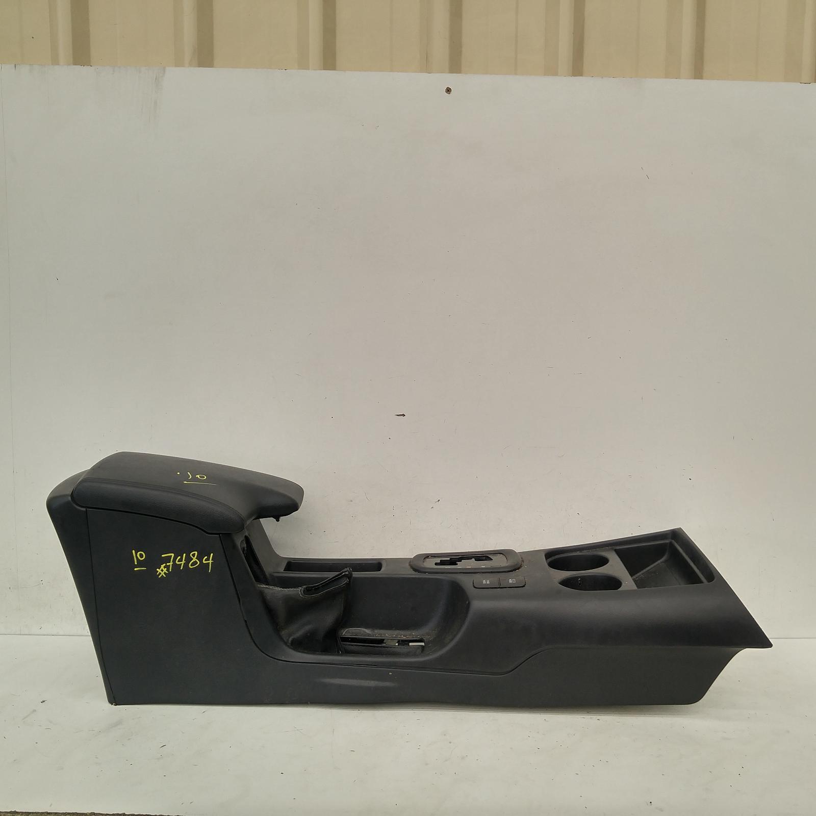 View Auto part Console Toyota Hilux 2015