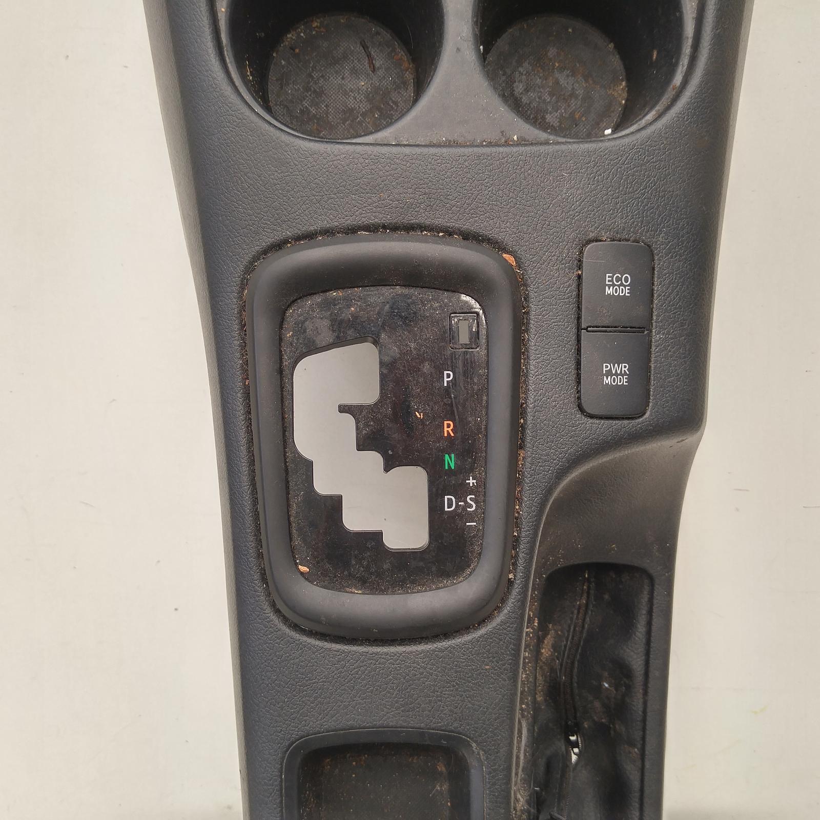 View Auto part Console Toyota Hilux 2015