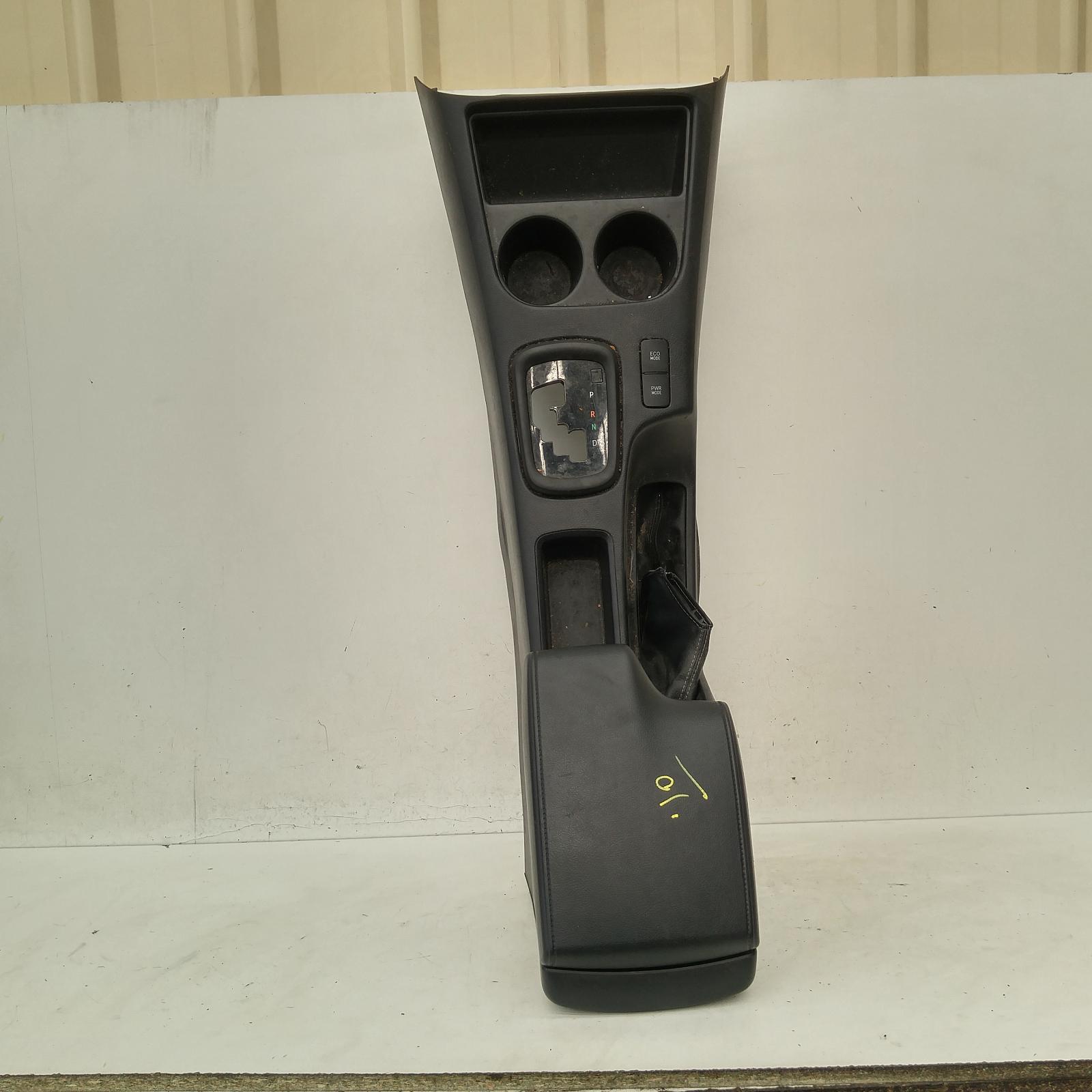 View Auto part Console Toyota Hilux 2015