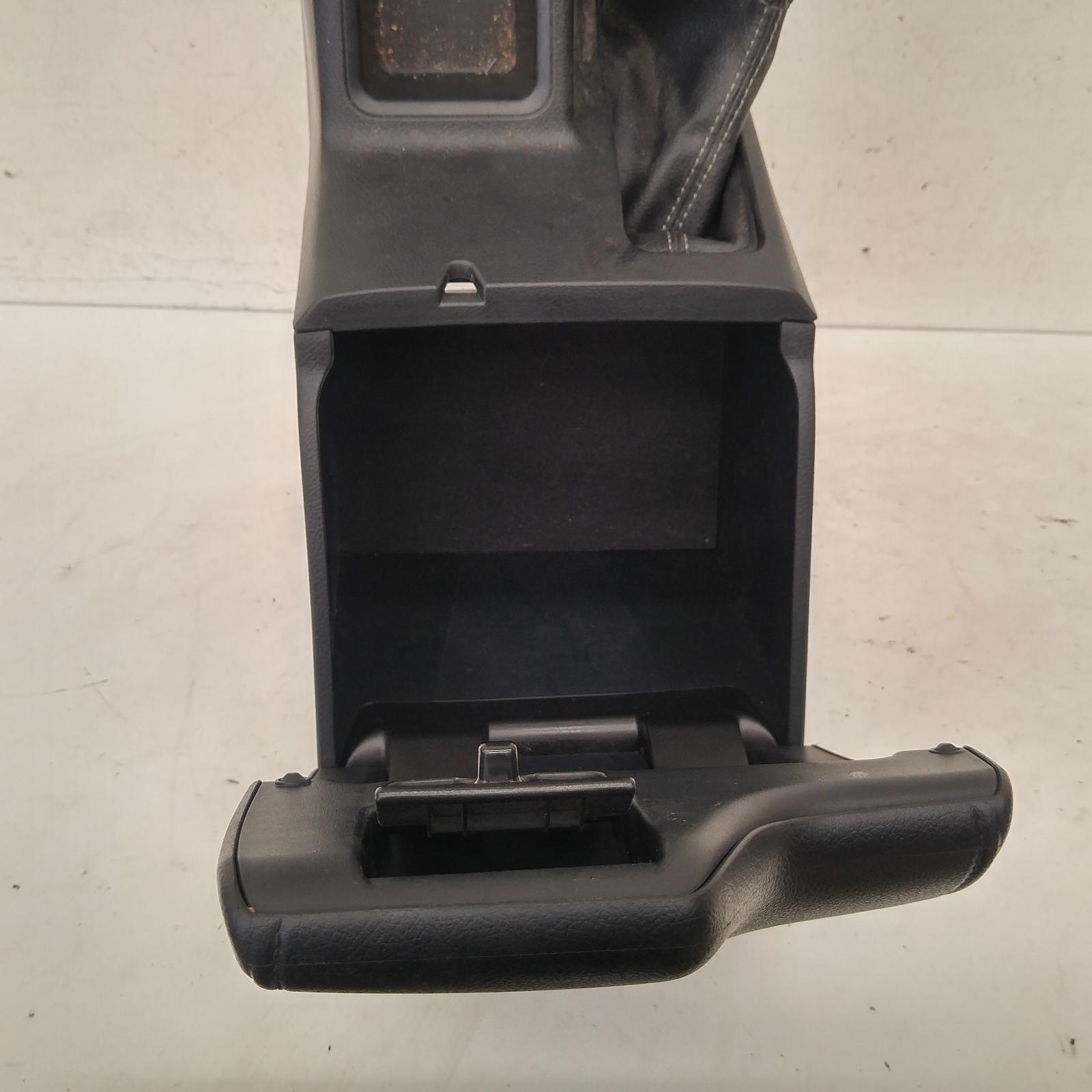 View Auto part Console Toyota Hilux 2015